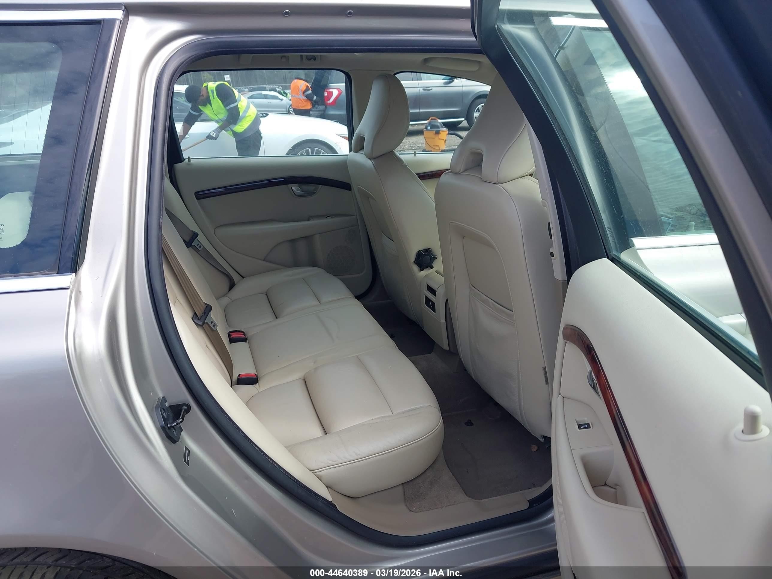 2008 Volvo V70 3.2 Tan vin: YV1BW982481012203