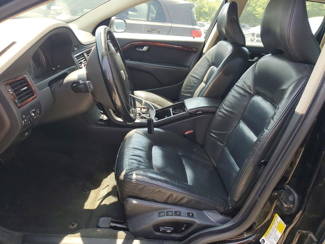2008 Volvo V70 3.2 Black vin: YV1BW982681040682