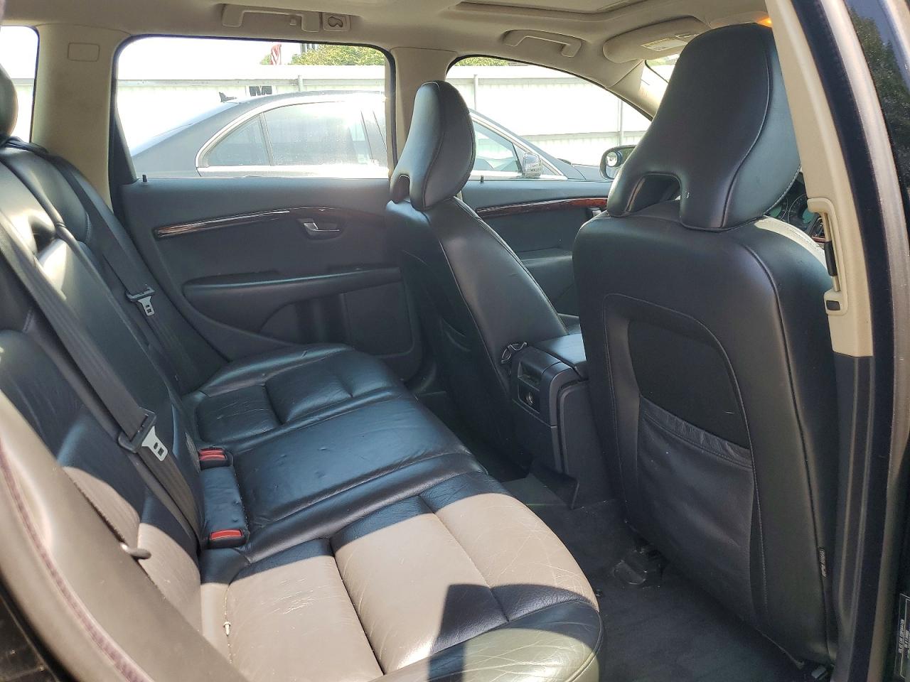 2008 Volvo V70 3.2 Black vin: YV1BW982681040682