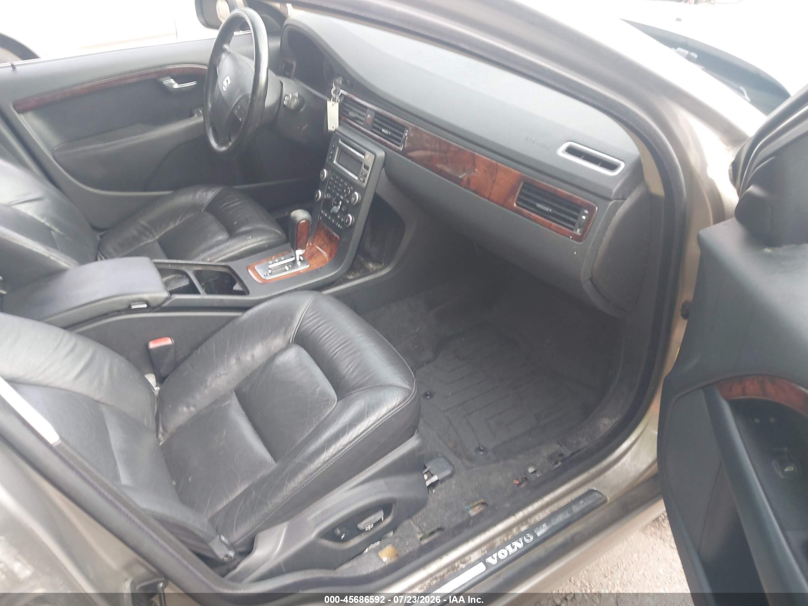 2008 Volvo V70 3.2 Золотой vin: YV1BW982X81003327
