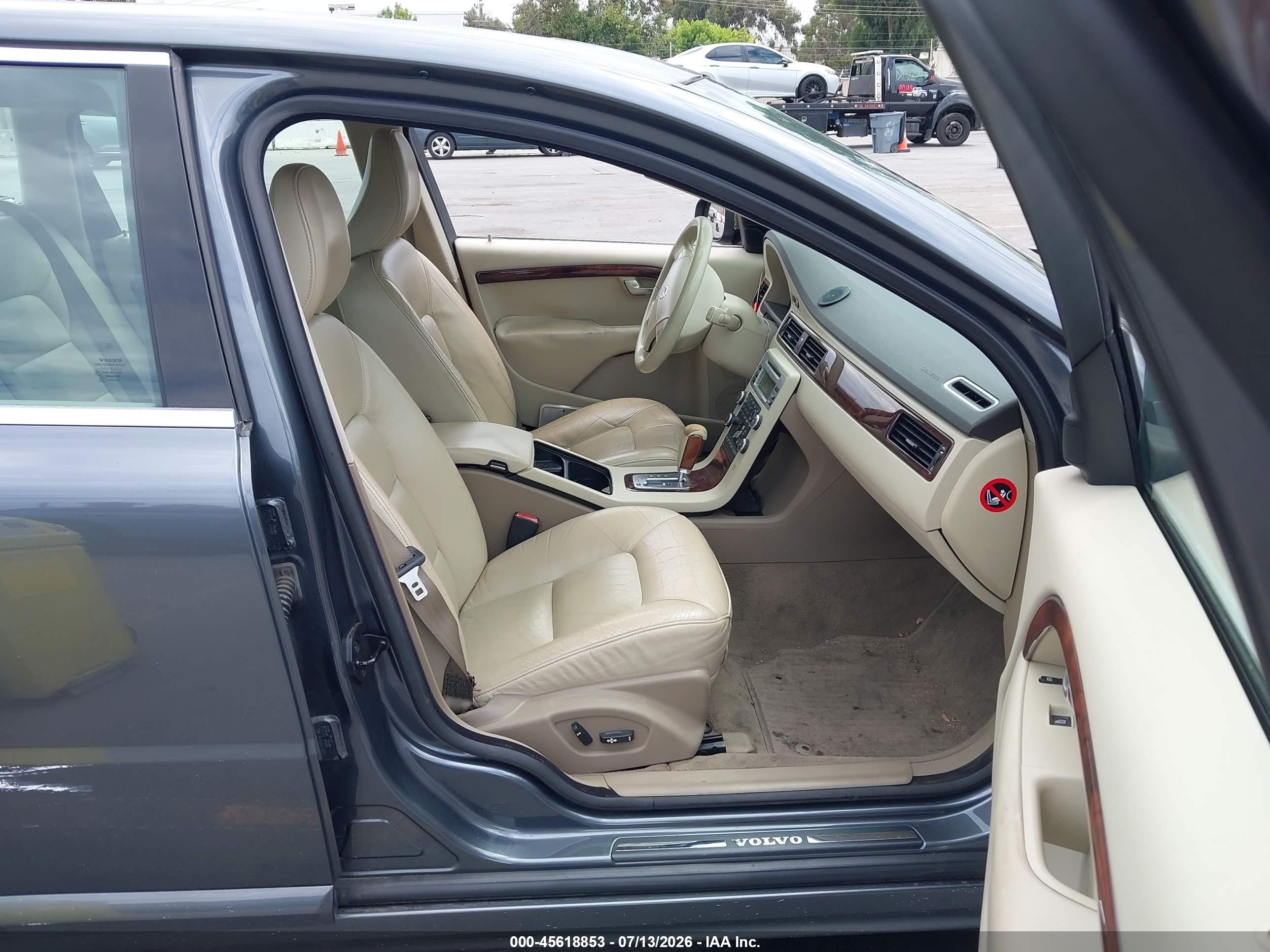 2008 Volvo V70 3.2 Gray vin: YV1BW982X81052592