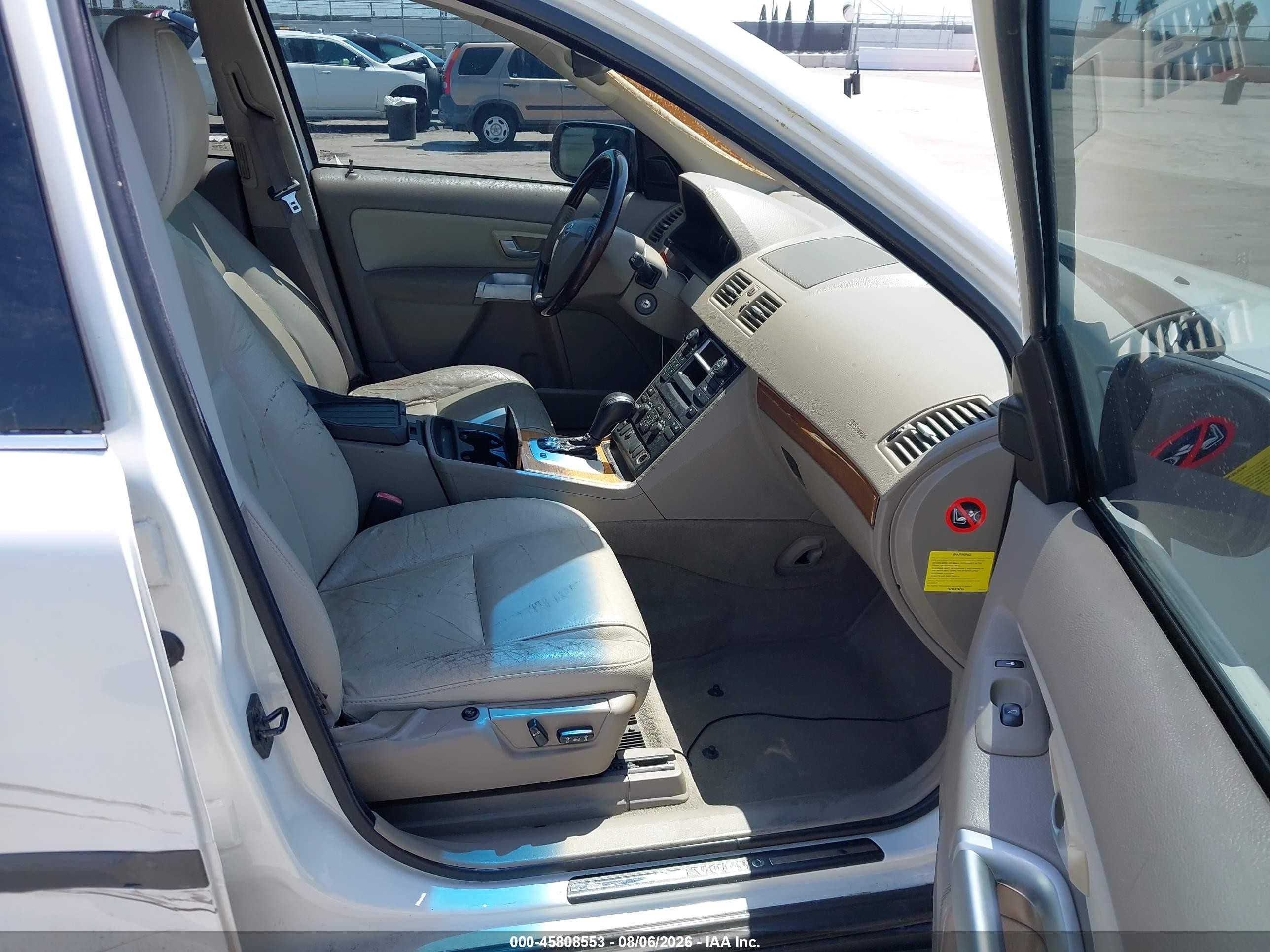 2005 Volvo Xc90 2.5t White vin: YV1CN592X51212318