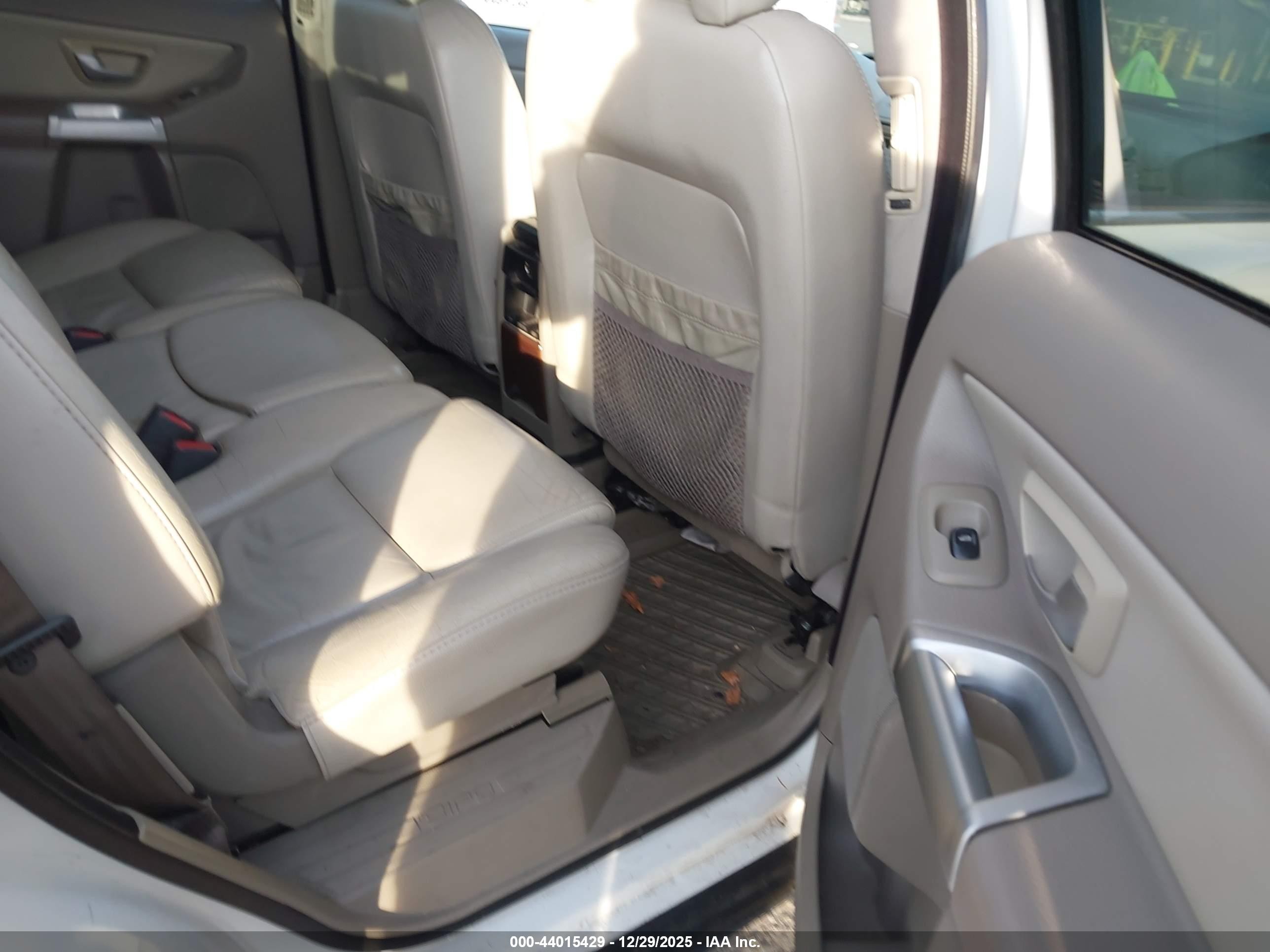 2004 Volvo Xc90 2.5t Awd White vin: YV1CZ59H141072487