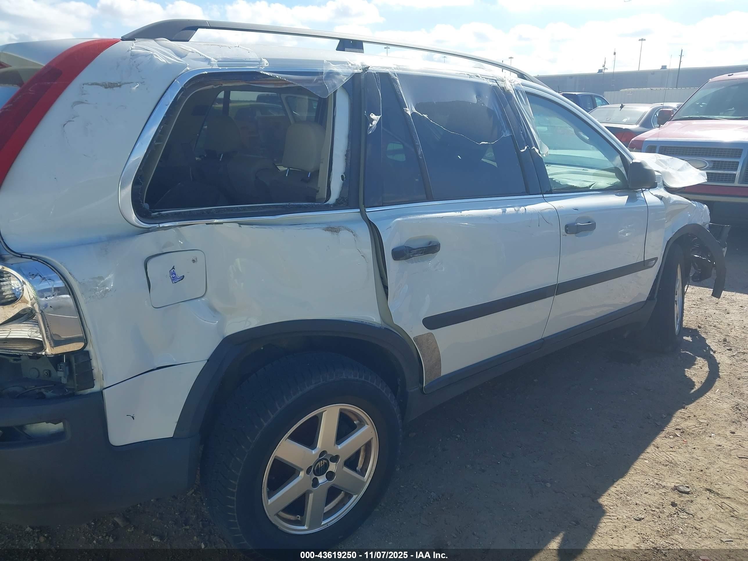 2004 Volvo Xc90 2.5t Awd Белый vin: YV1CZ59H441084214