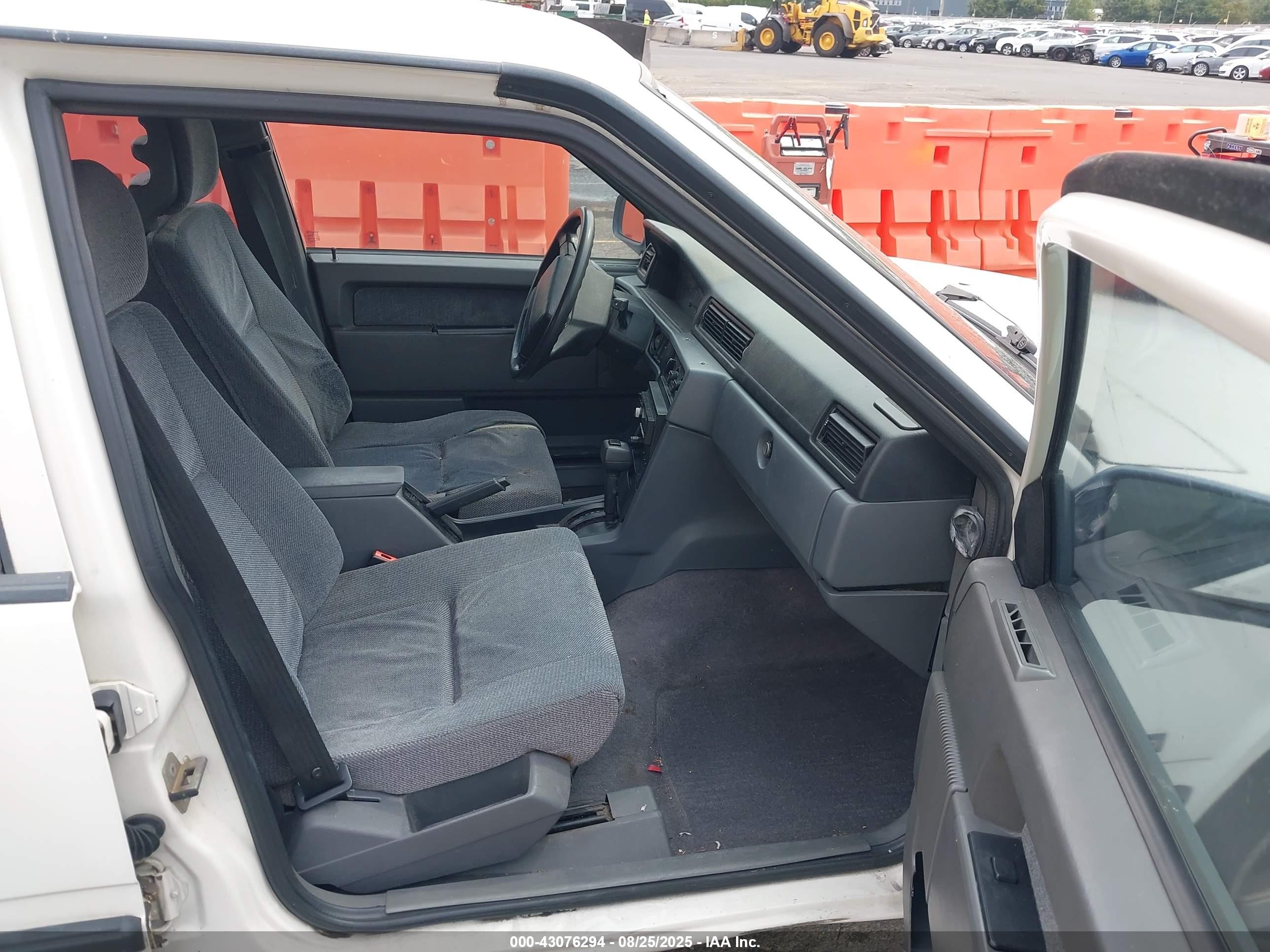 1991 Volvo 740 Se White vin: YV1FA8754M2336309