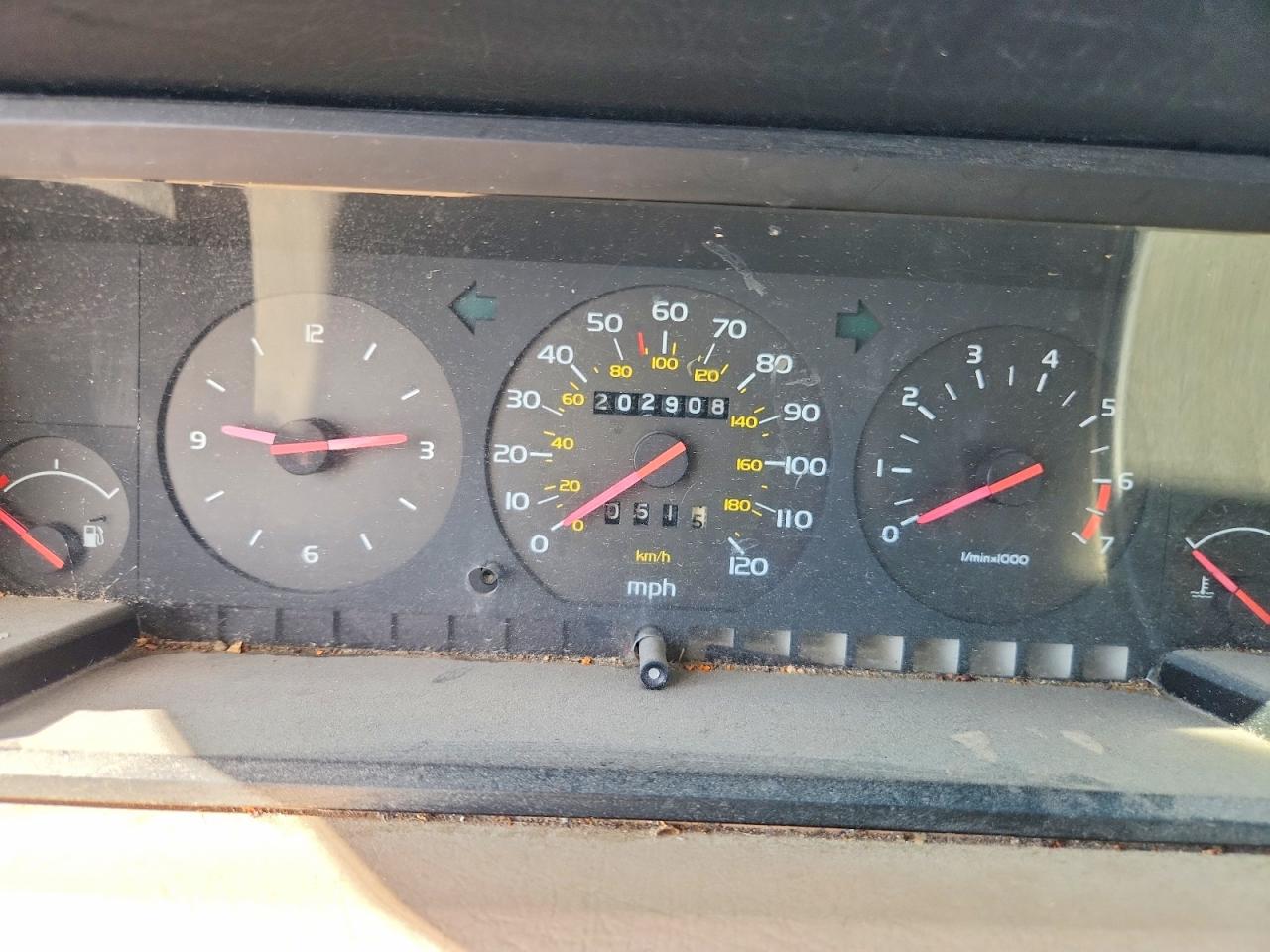 1990 Volvo 740 Base White vin: YV1FA8856L1274107