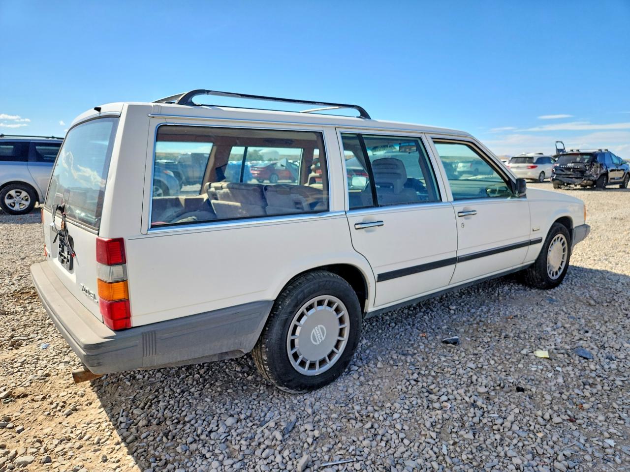 1990 Volvo 740 Base White vin: YV1FA8856L1274107