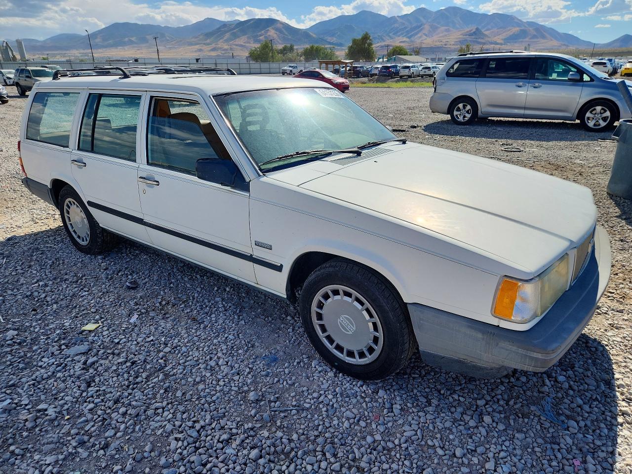 1990 Volvo 740 Base White vin: YV1FA8856L1274107