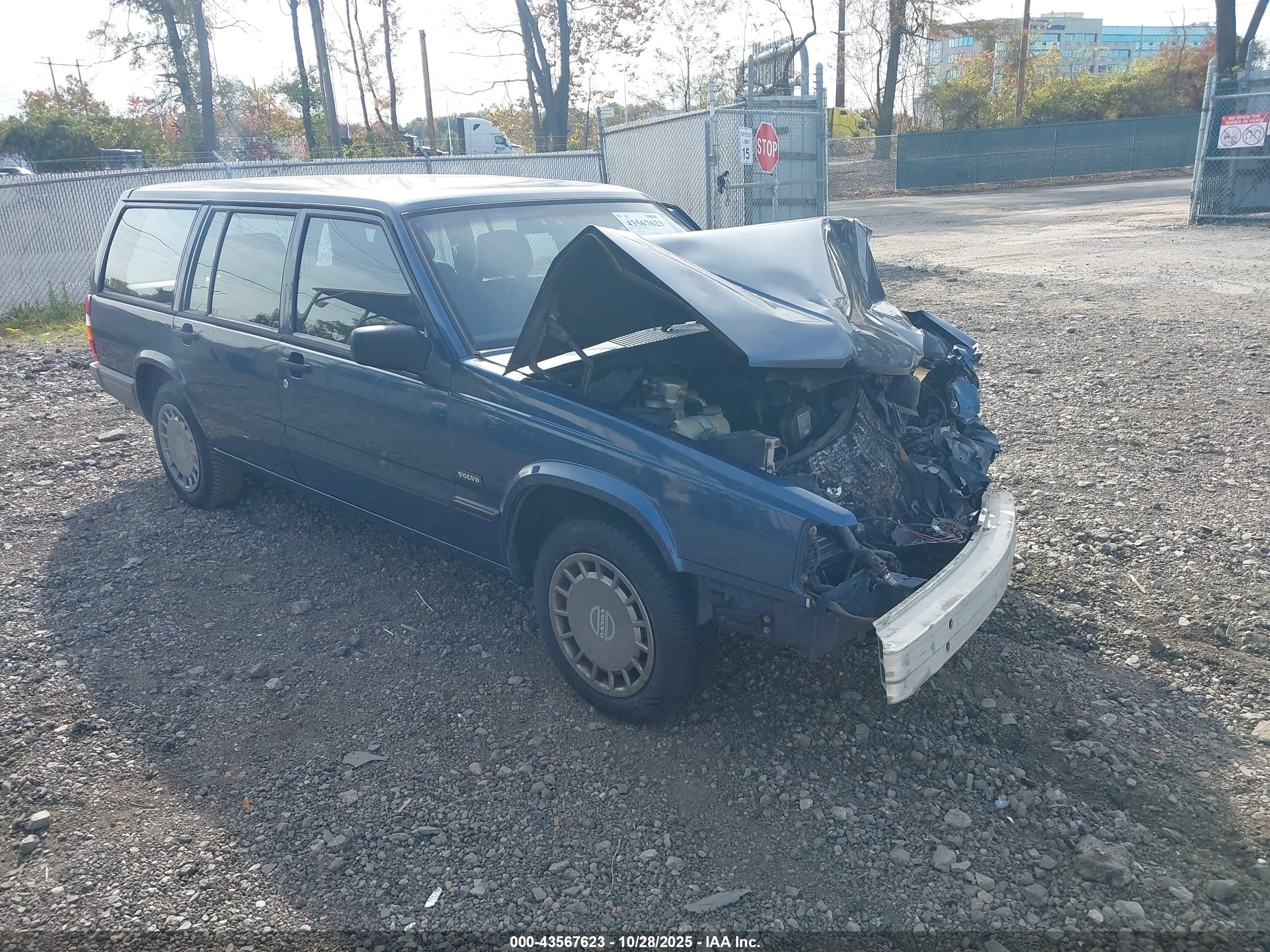 1991 Volvo 740   Blue vin: YV1FA8856M1327955