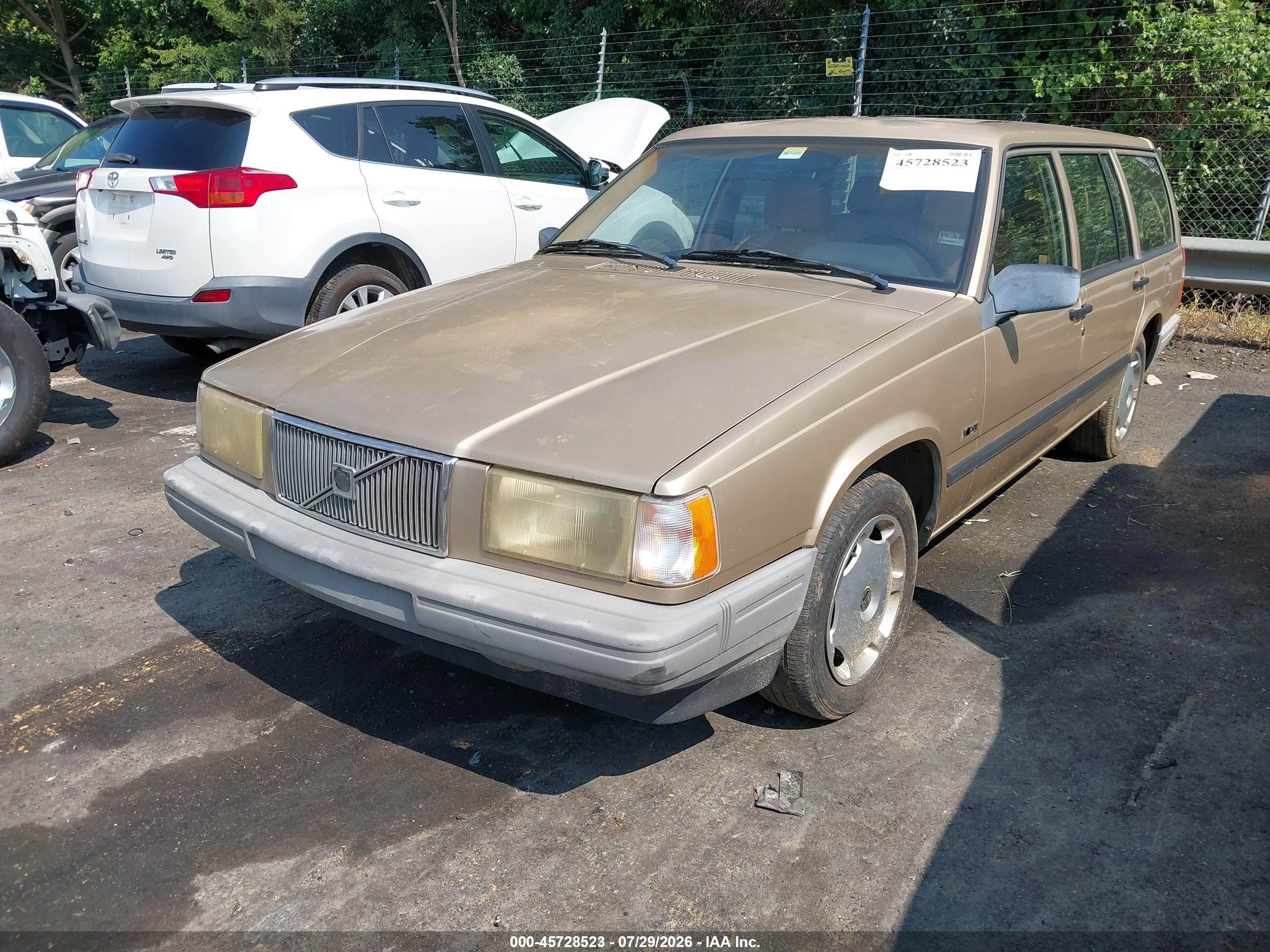 1991 Volvo 740   Gold vin: YV1FA8858M2333539