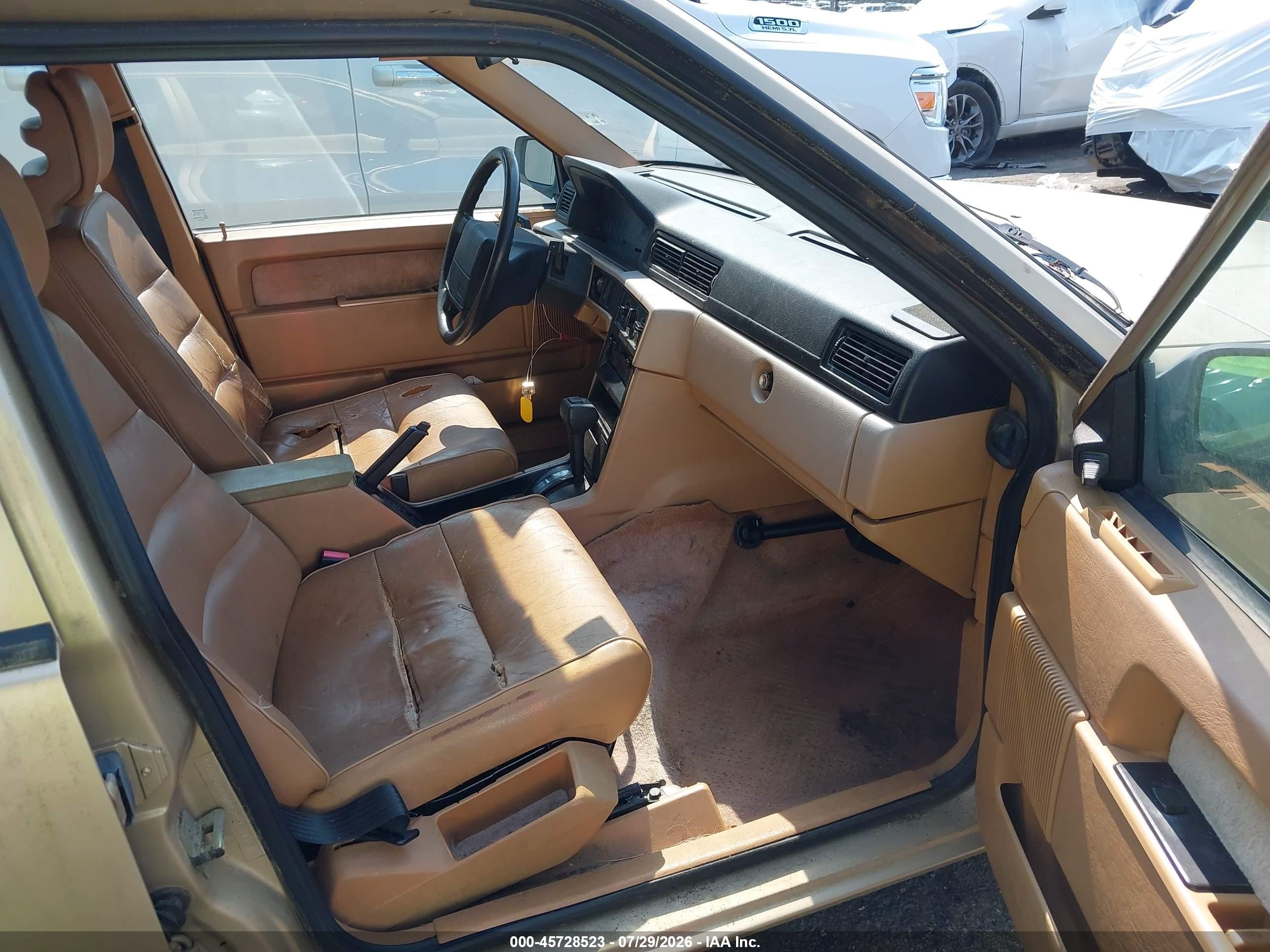 1991 Volvo 740   Gold vin: YV1FA8858M2333539