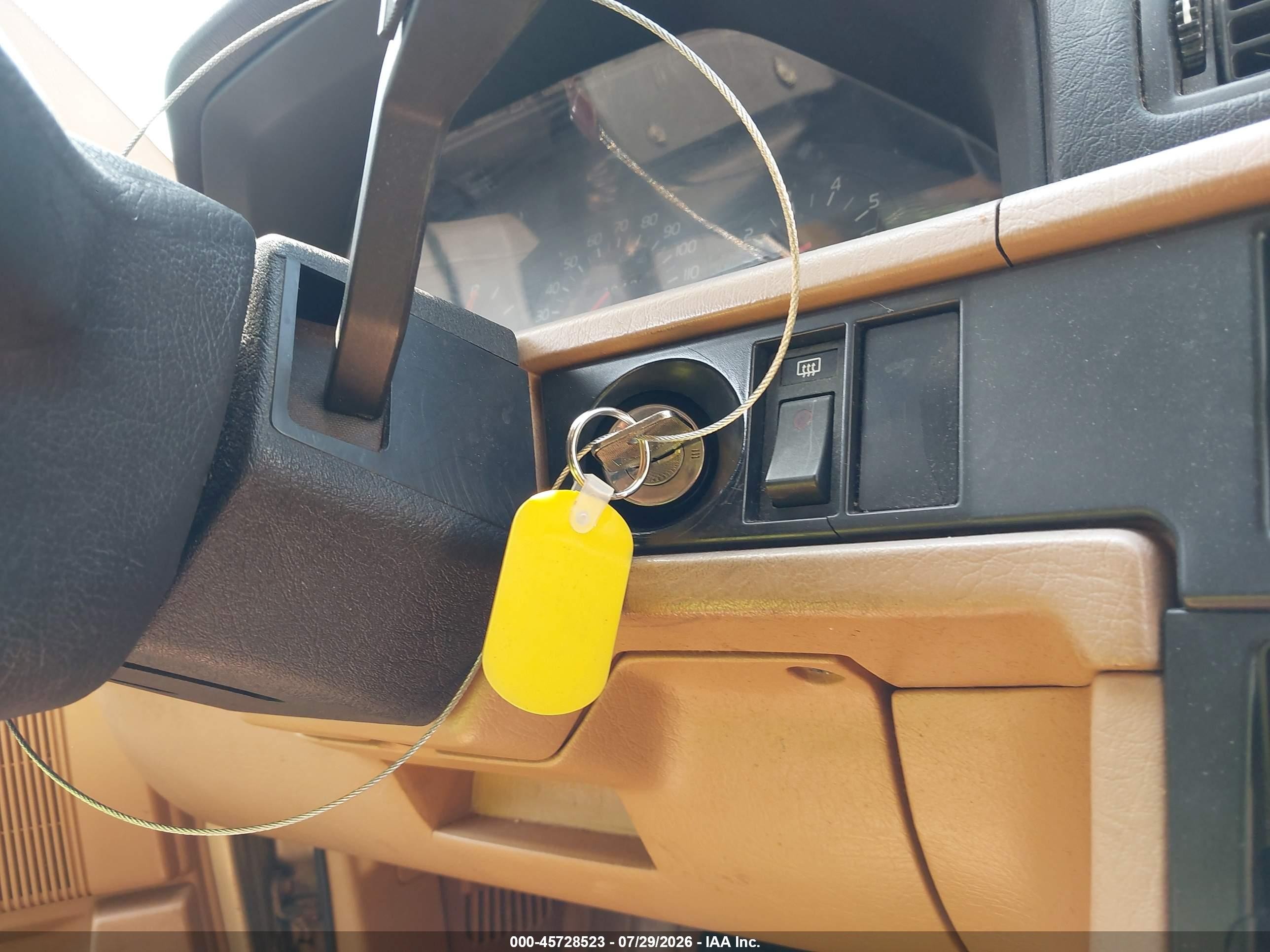 1991 Volvo 740   Gold vin: YV1FA8858M2333539