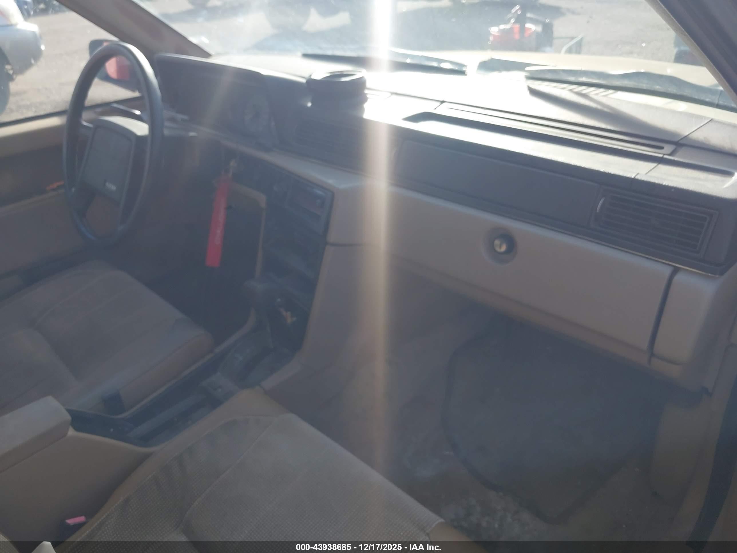 1987 Volvo 740 Gle Золотой vin: YV1FX8745H1136699