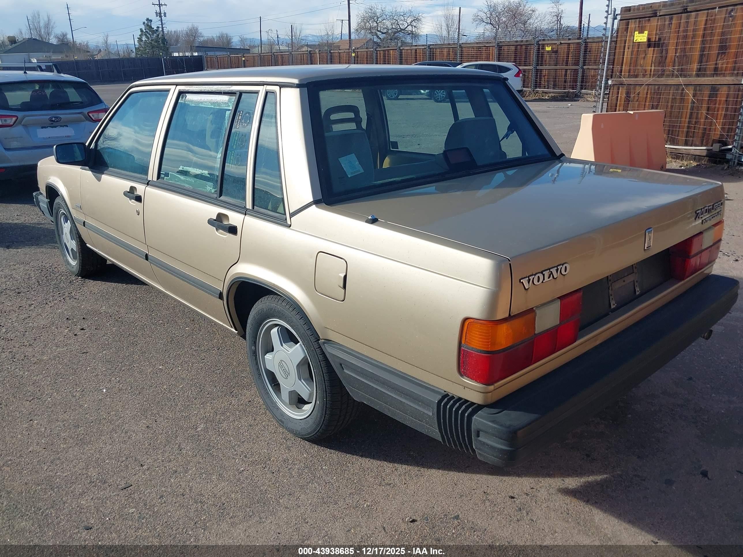 1987 Volvo 740 Gle Золотой vin: YV1FX8745H1136699