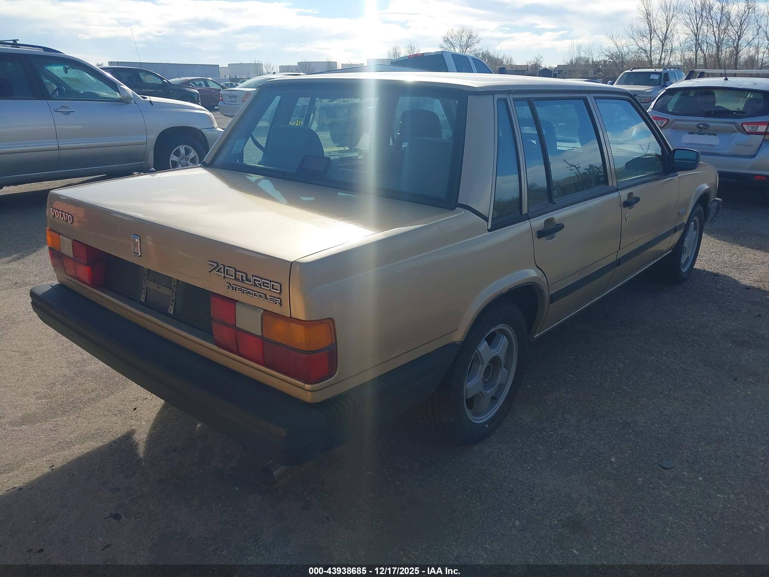 1987 Volvo 740 Gle Золотой vin: YV1FX8745H1136699