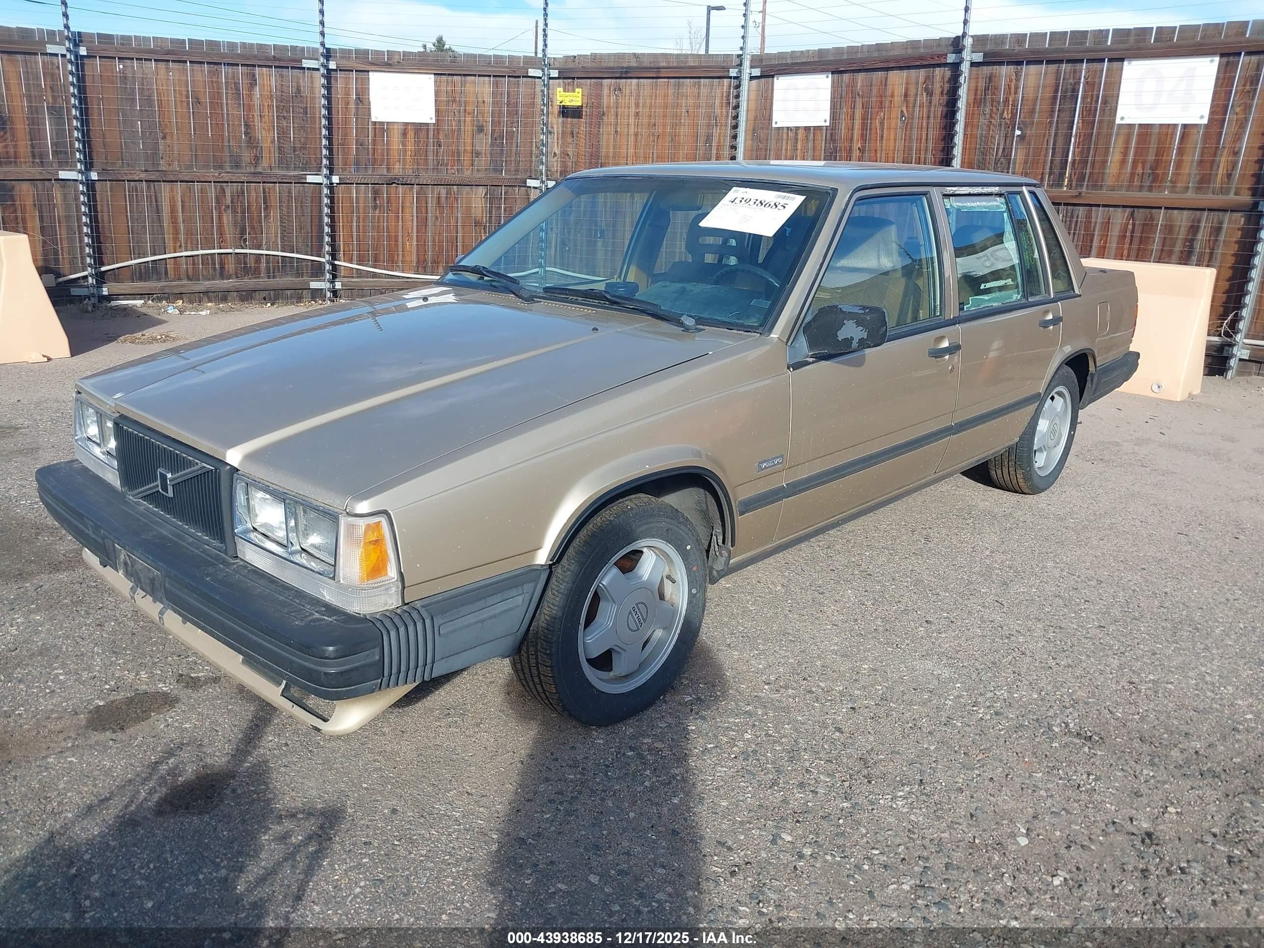 1987 Volvo 740 Gle Золотой vin: YV1FX8745H1136699