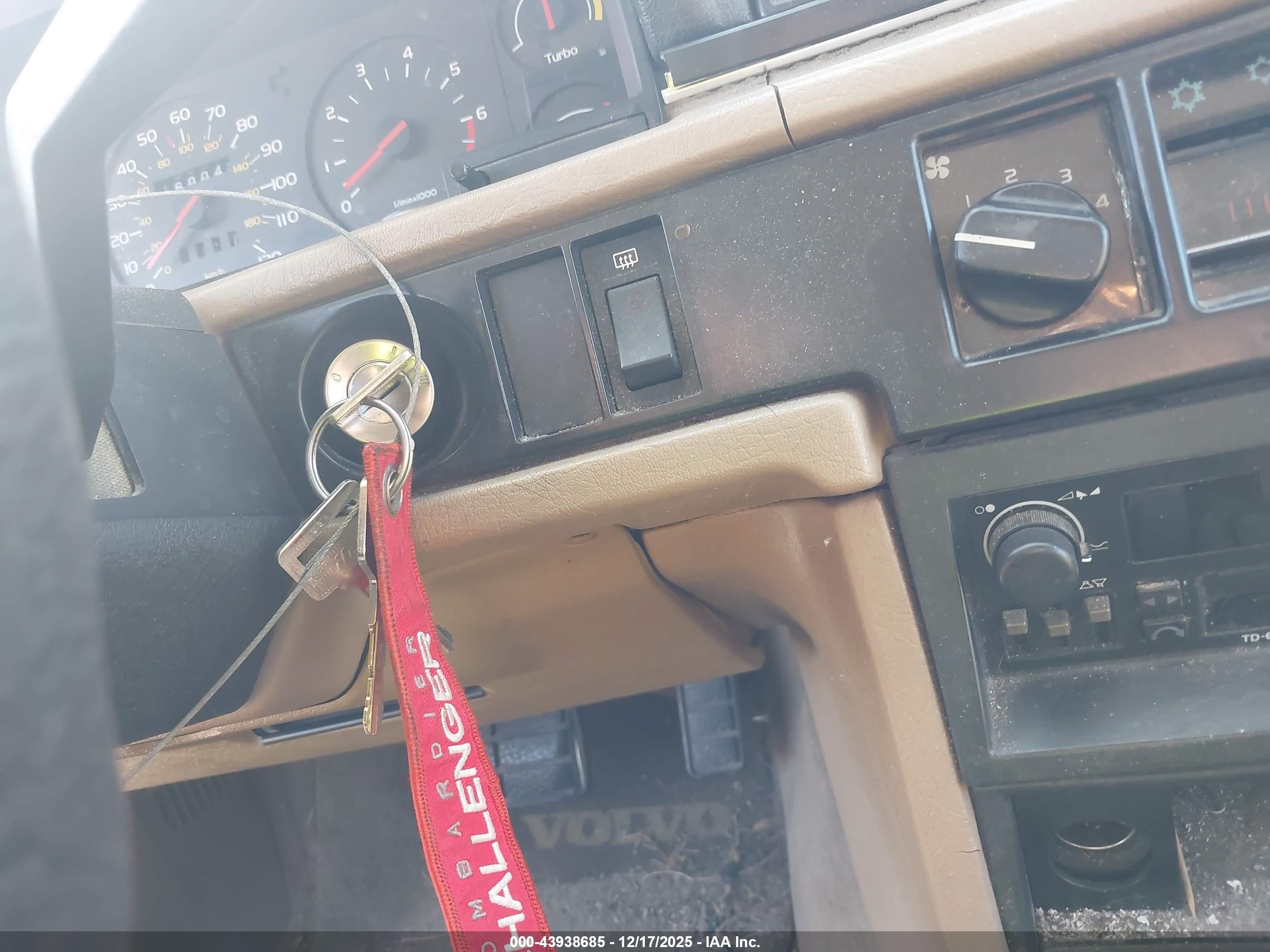 1987 Volvo 740 Gle Золотой vin: YV1FX8745H1136699