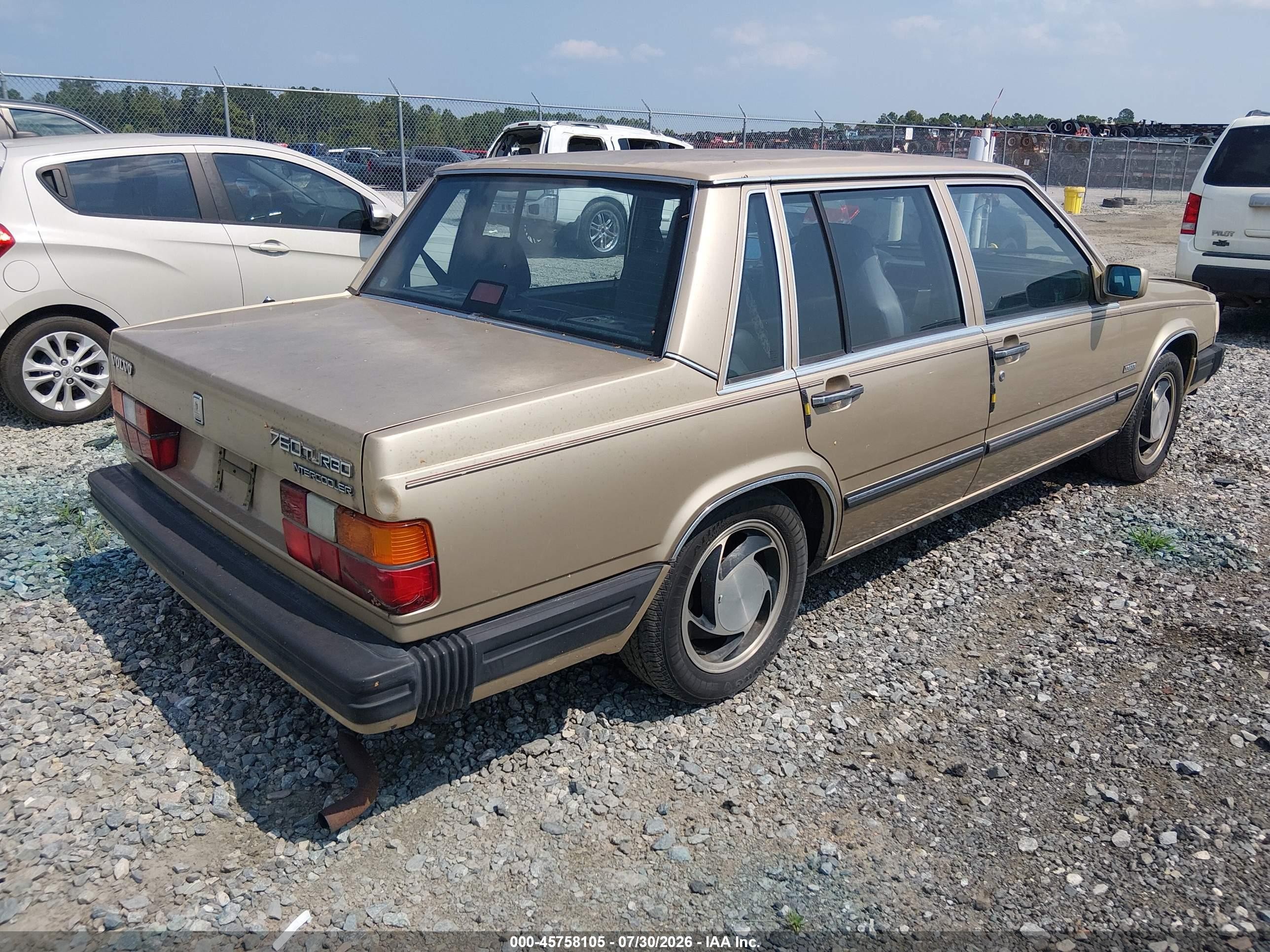 1986 Volvo 760 Gle Gold vin: YV1GX8743G1008027