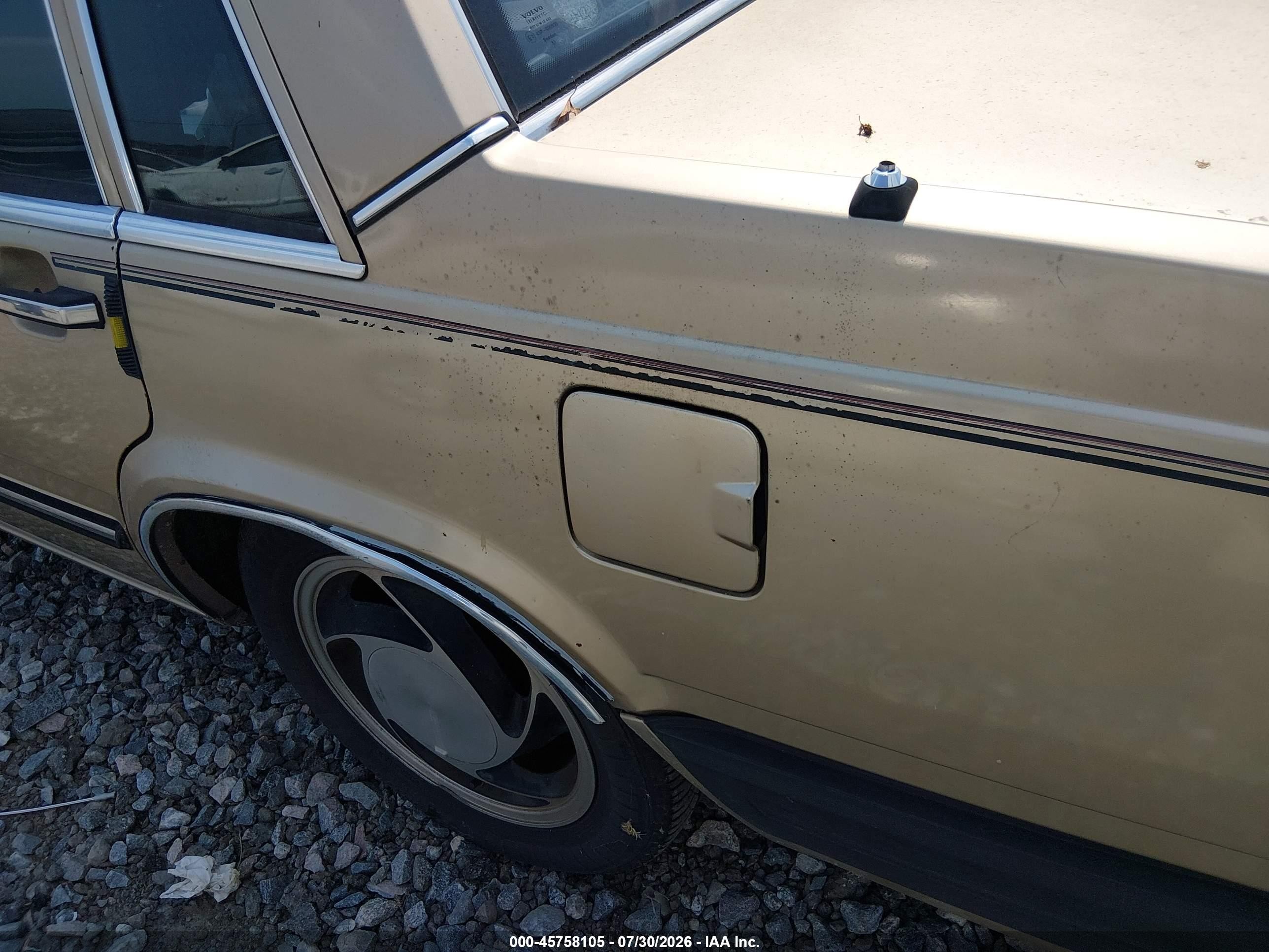 1986 Volvo 760 Gle Gold vin: YV1GX8743G1008027