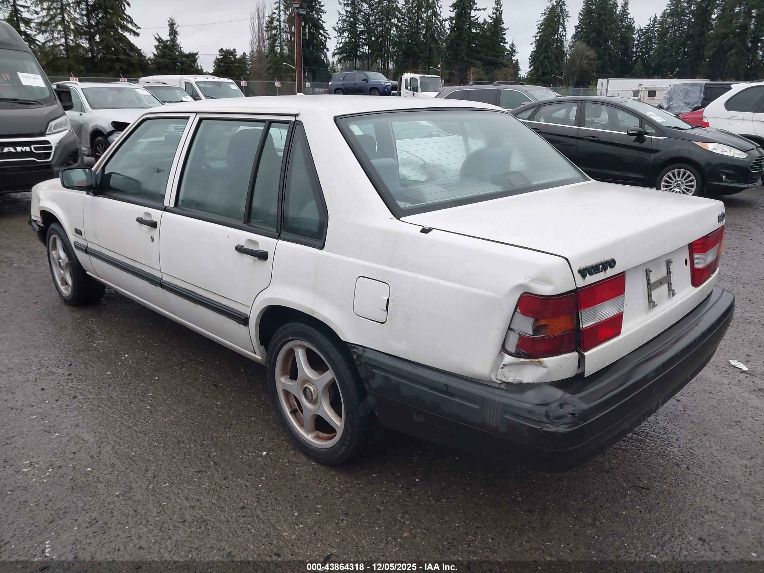 1995 Volvo 940   White vin: YV1JS8314S1198378