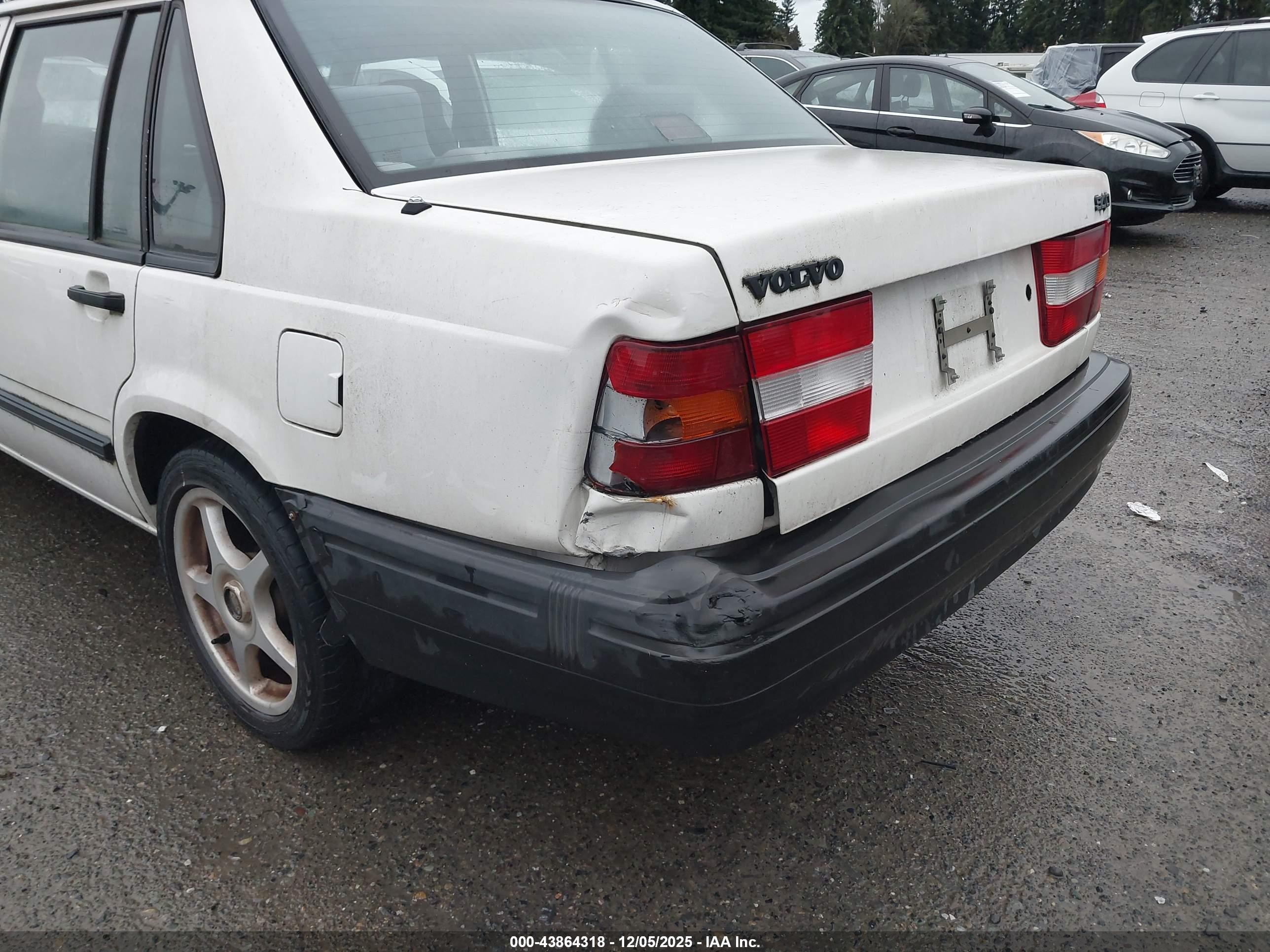 1995 Volvo 940   White vin: YV1JS8314S1198378