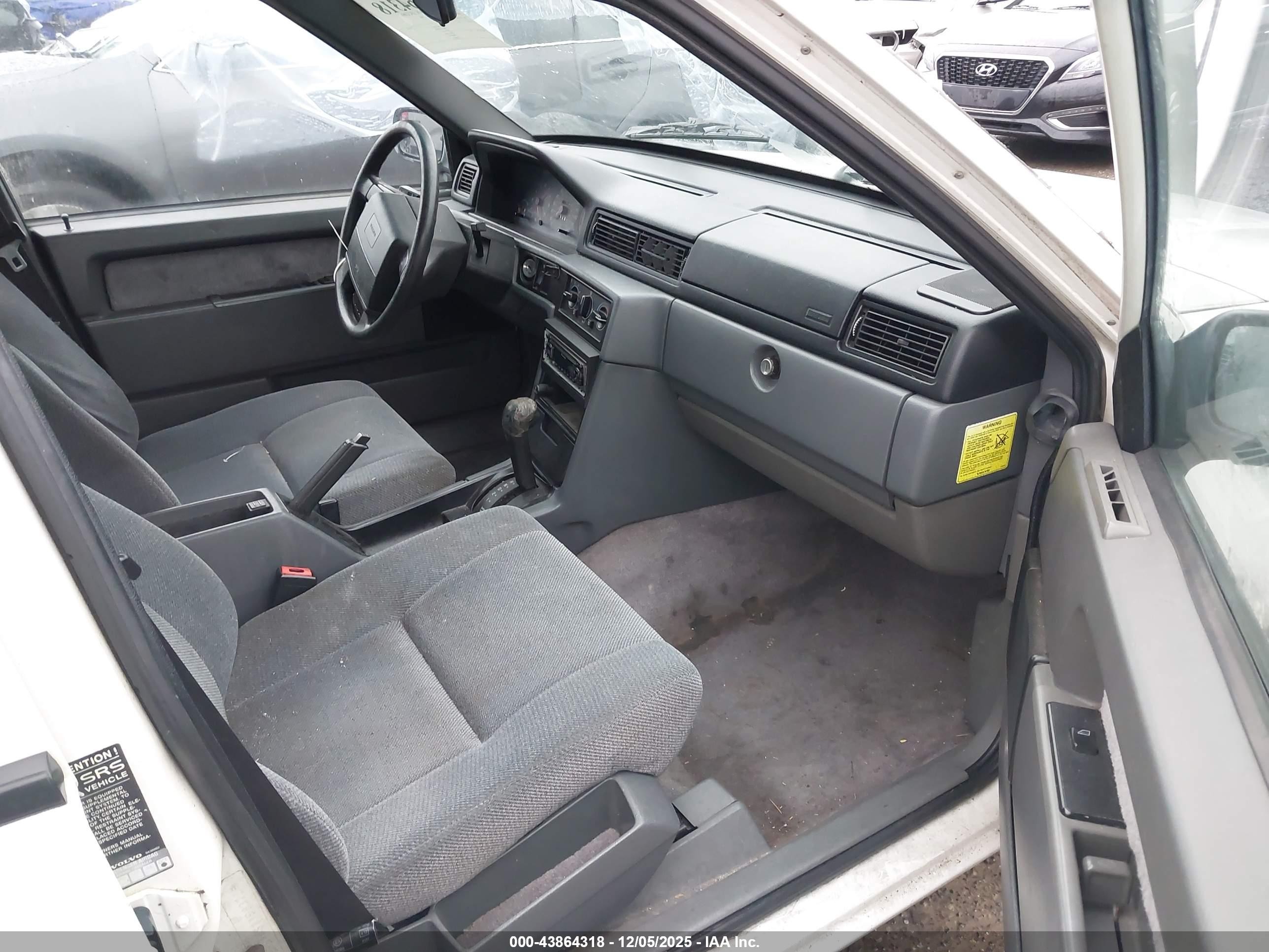 1995 Volvo 940   White vin: YV1JS8314S1198378