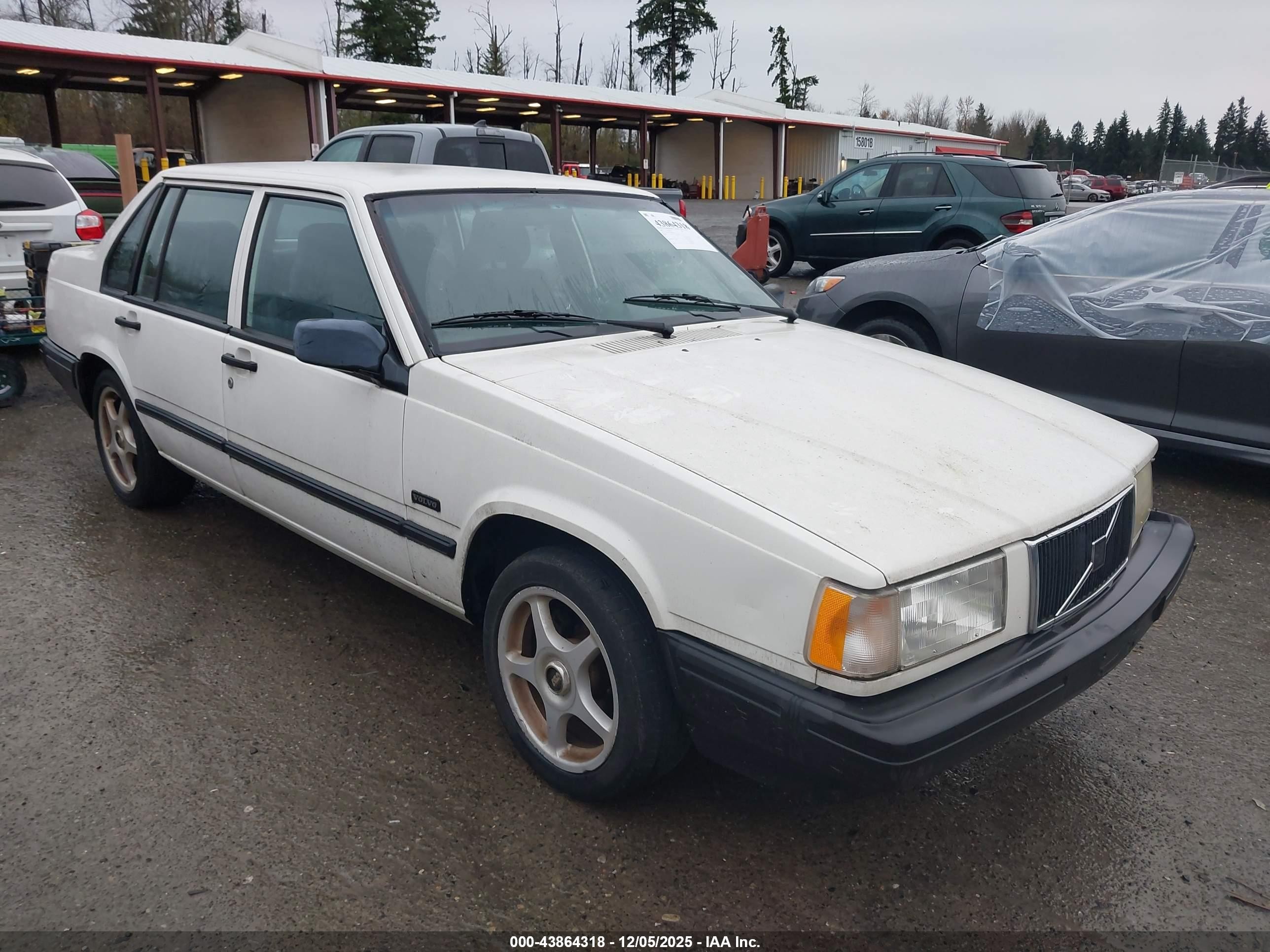 1995 Volvo 940   White vin: YV1JS8314S1198378