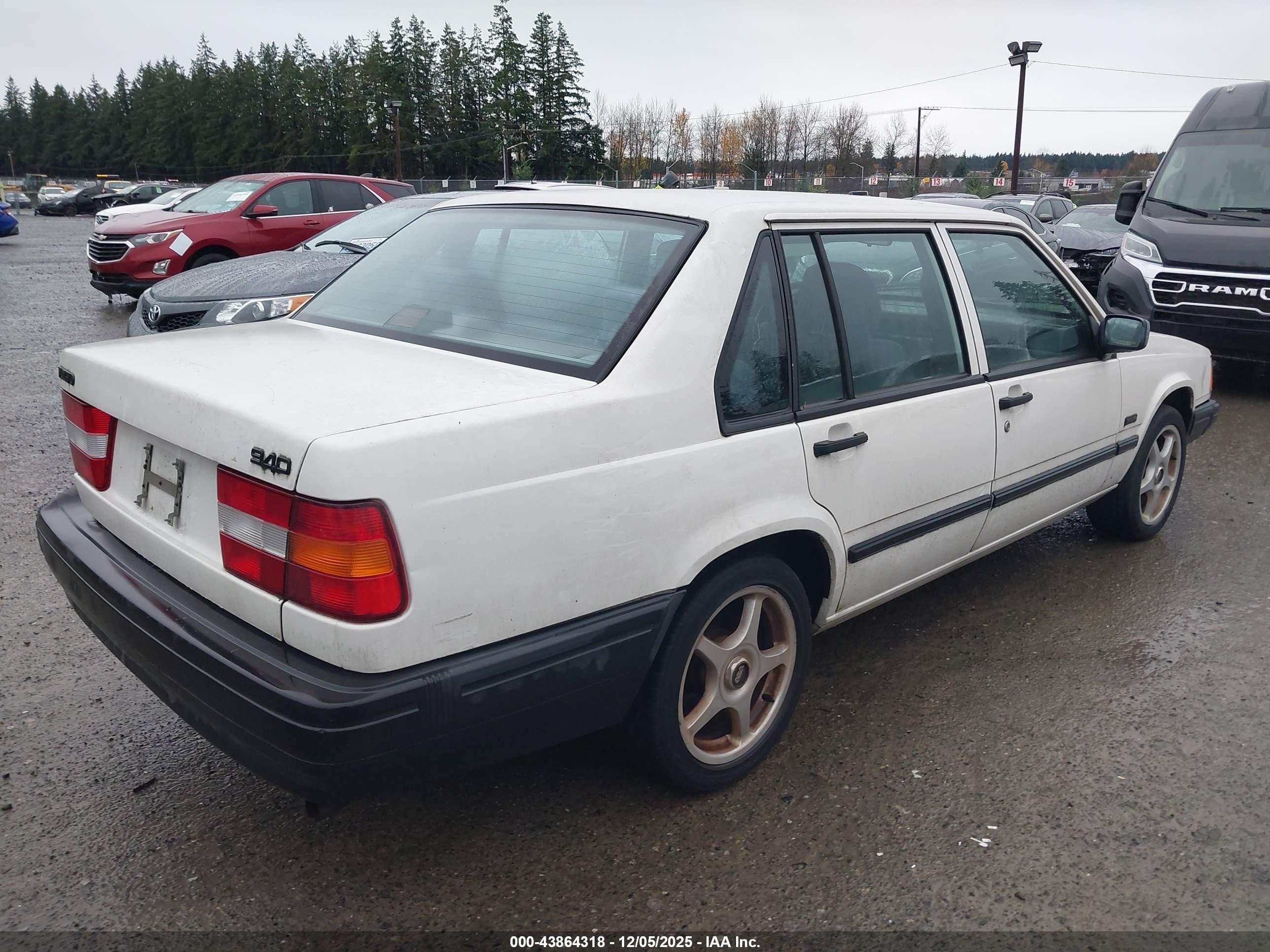 1995 Volvo 940   White vin: YV1JS8314S1198378