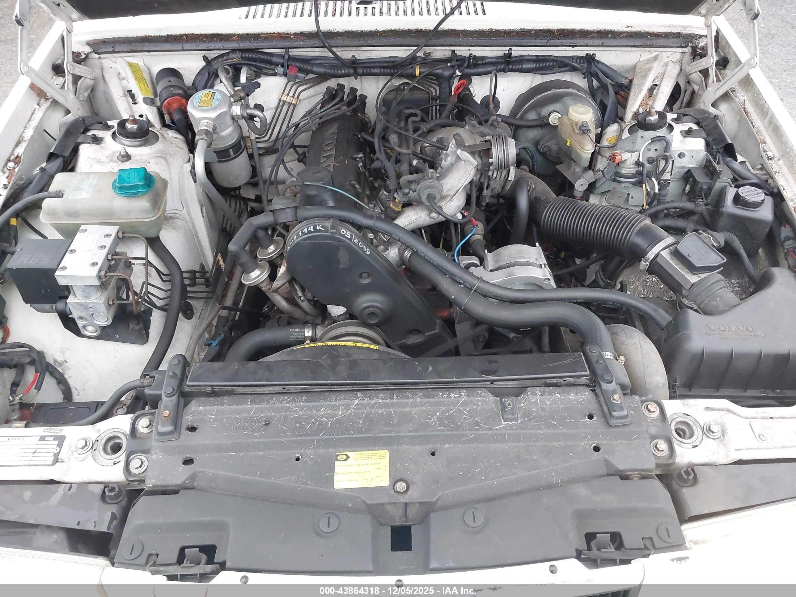 1995 Volvo 940   White vin: YV1JS8314S1198378
