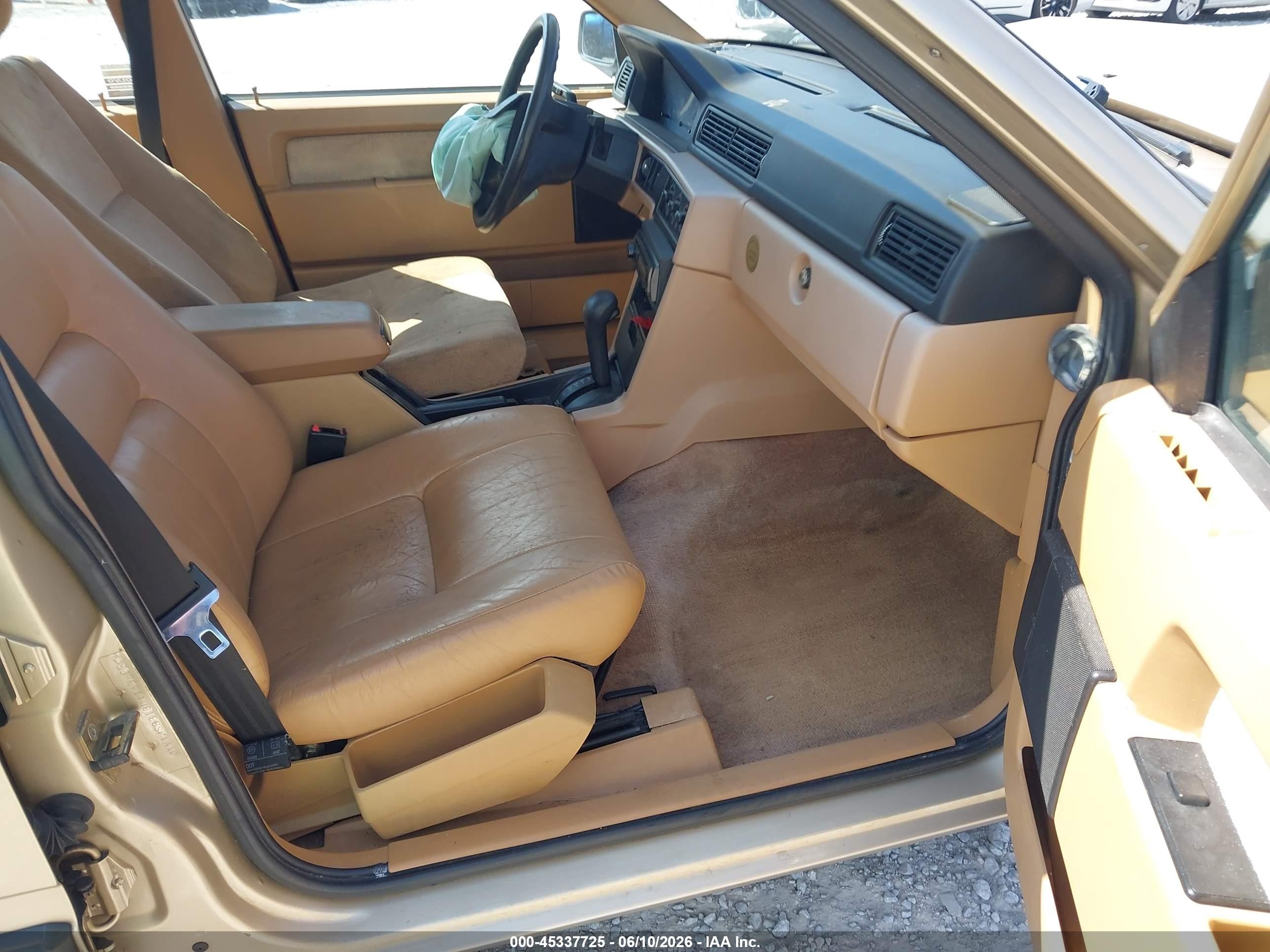 1993 Volvo 940   Tan vin: YV1JS8318P1143603
