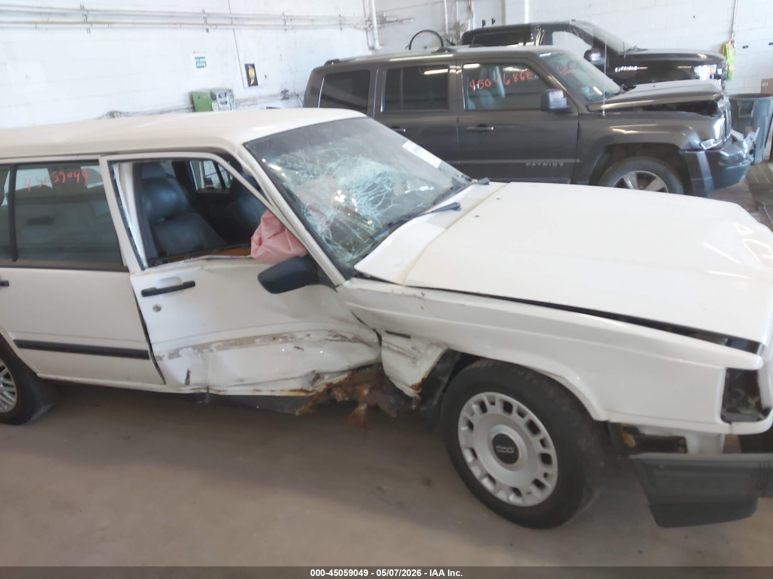 1995 Volvo 940   White vin: YV1JW8313S3154994