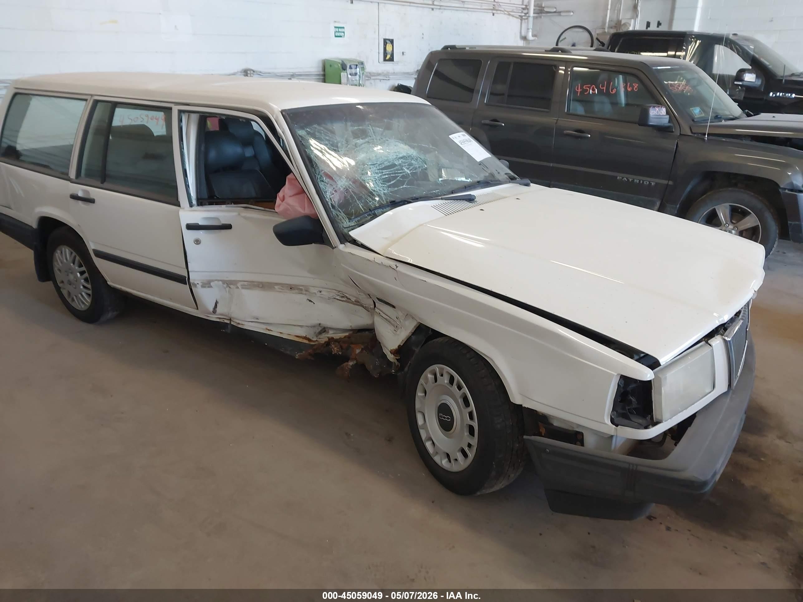 1995 Volvo 940   White vin: YV1JW8313S3154994