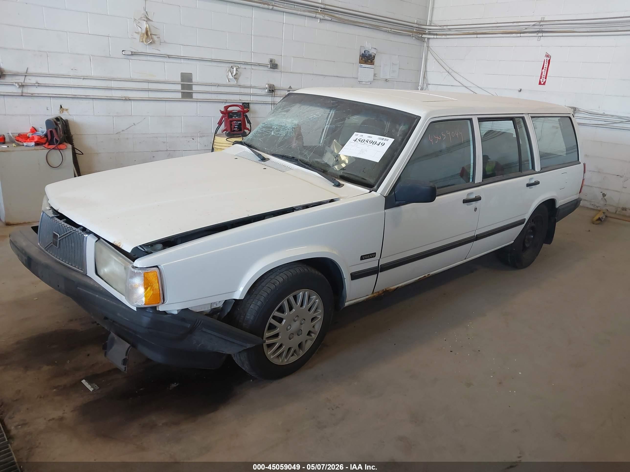 1995 Volvo 940   White vin: YV1JW8313S3154994