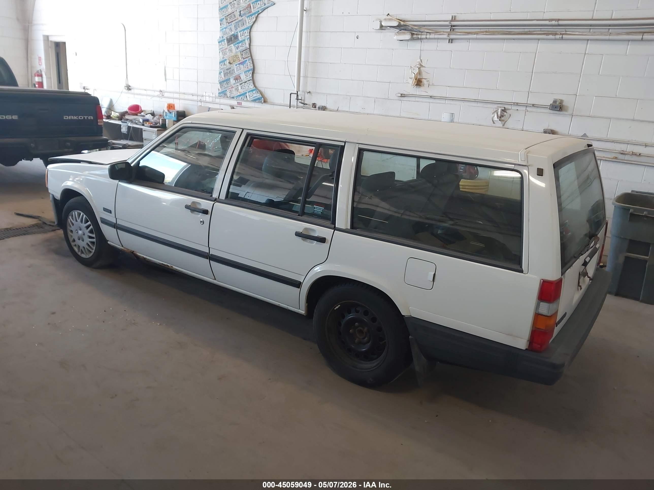 1995 Volvo 940   White vin: YV1JW8313S3154994