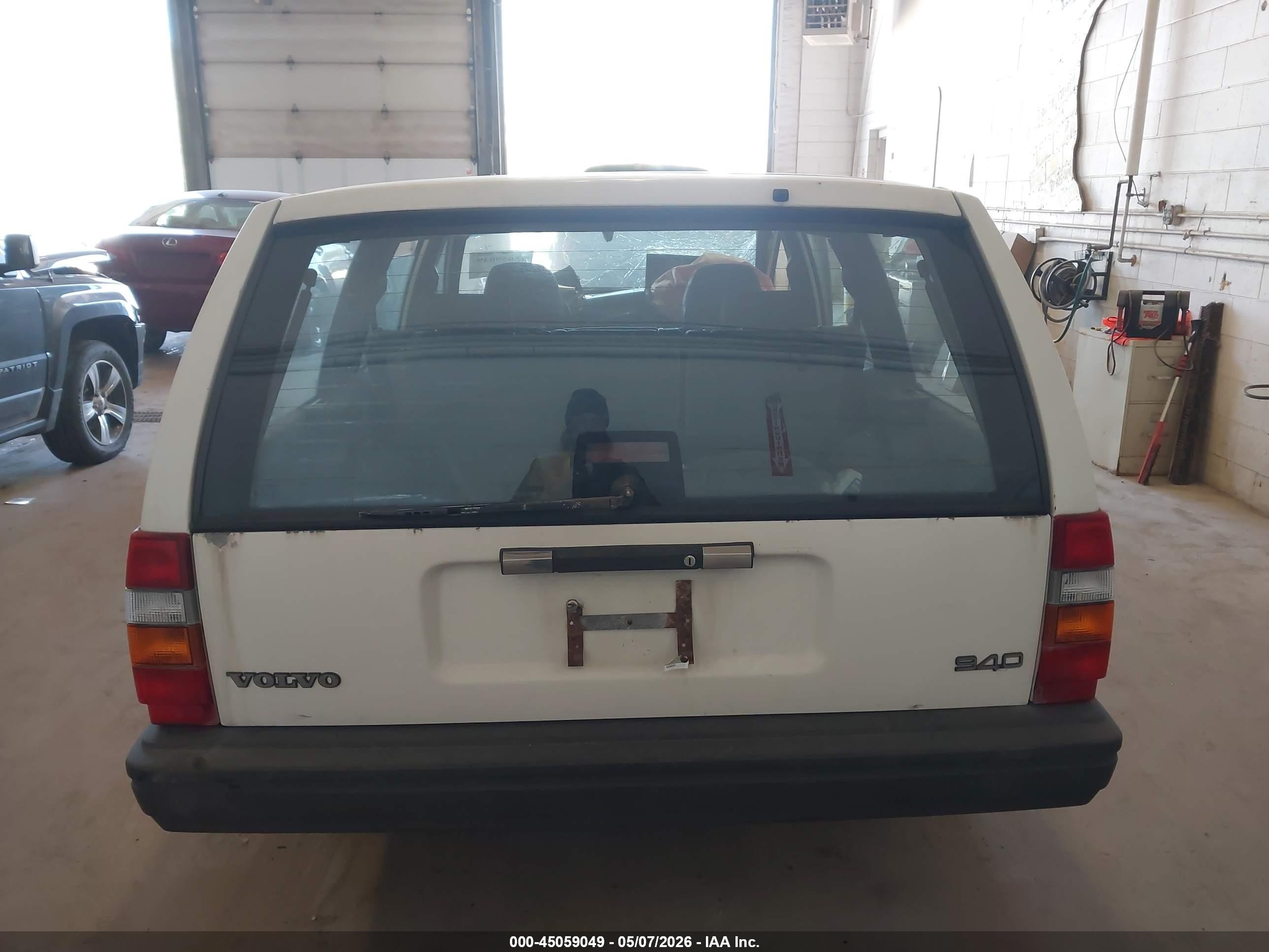 1995 Volvo 940   White vin: YV1JW8313S3154994