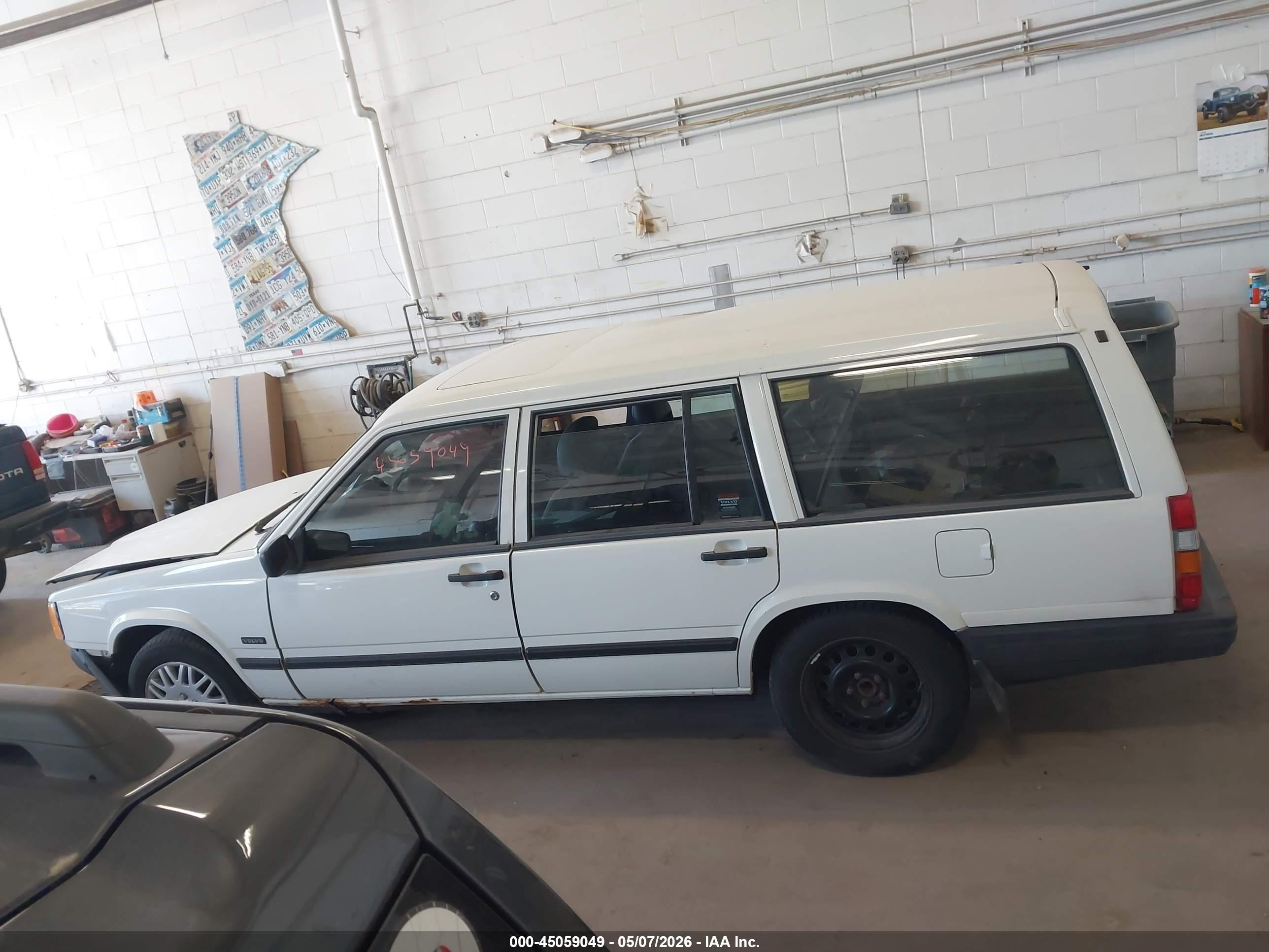 1995 Volvo 940   White vin: YV1JW8313S3154994