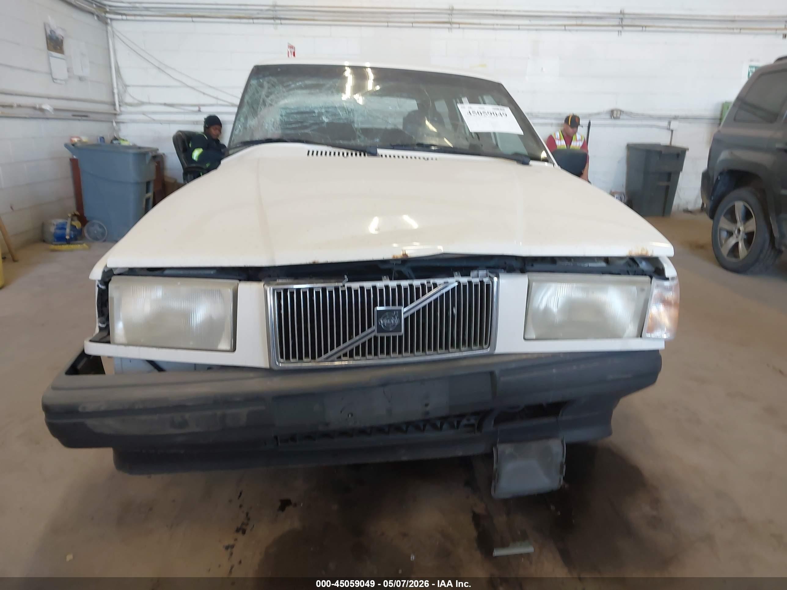 1995 Volvo 940   White vin: YV1JW8313S3154994