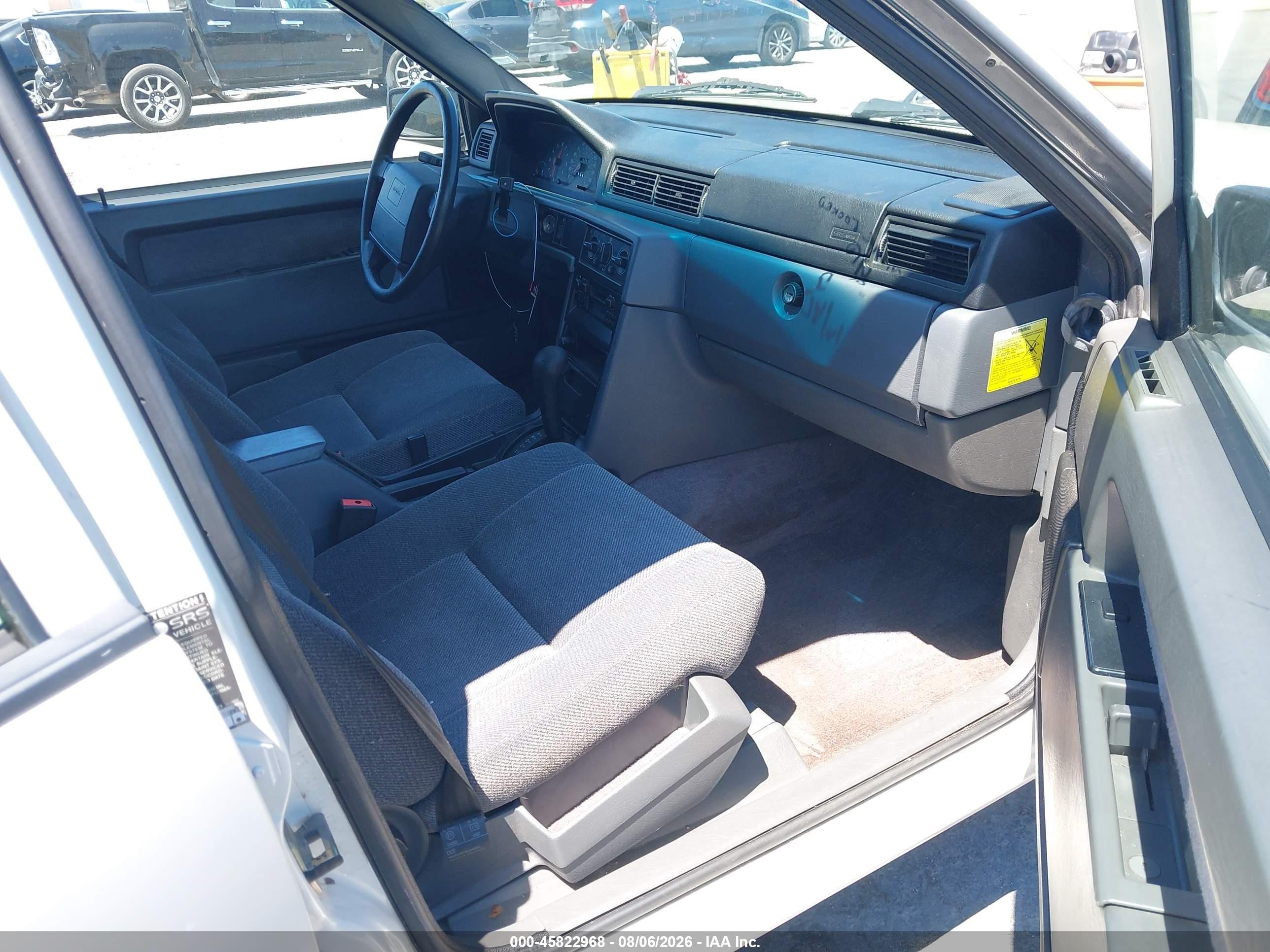 1994 Volvo 940   White vin: YV1JW8317R1110518