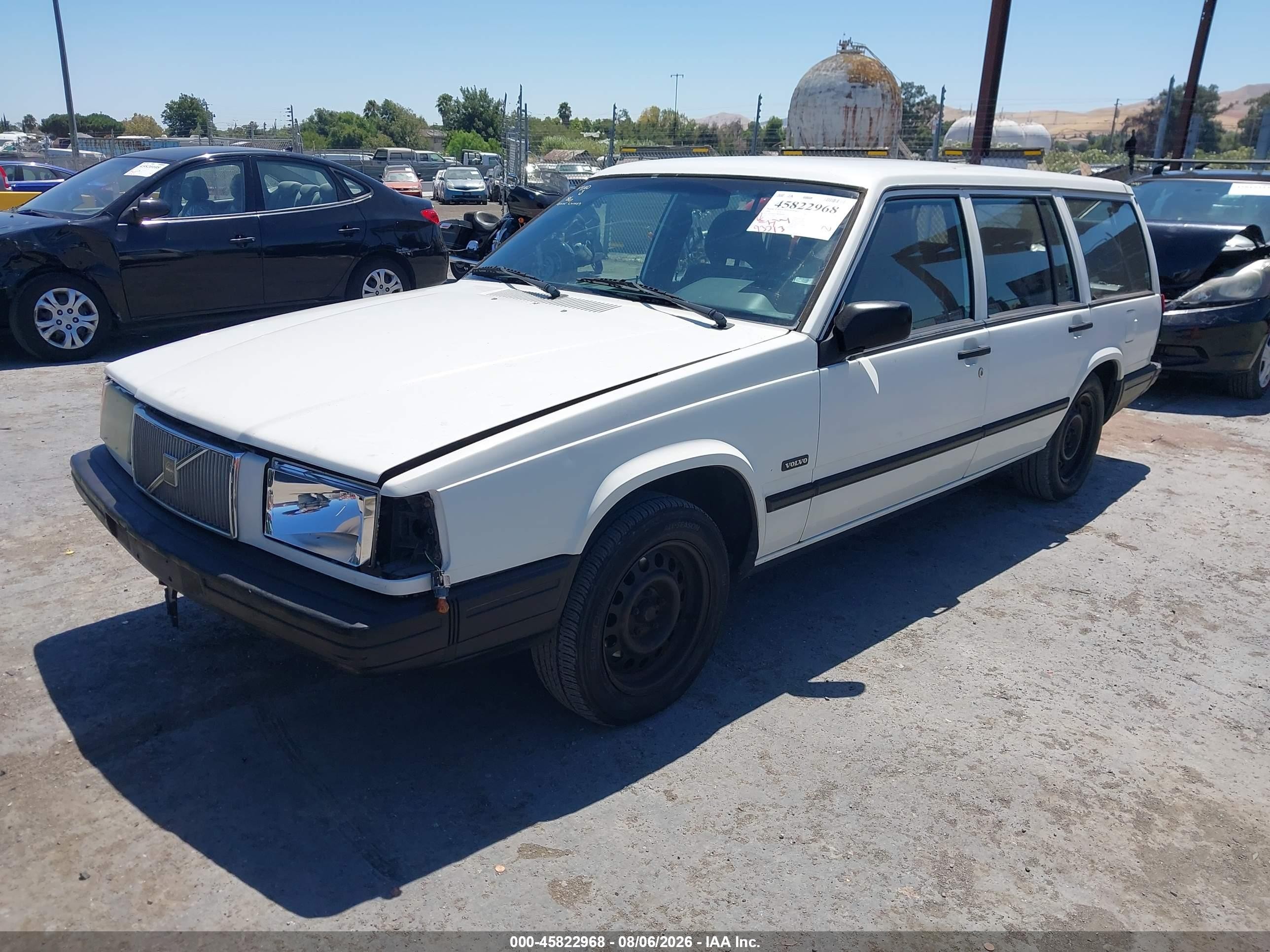 1994 Volvo 940   White vin: YV1JW8317R1110518