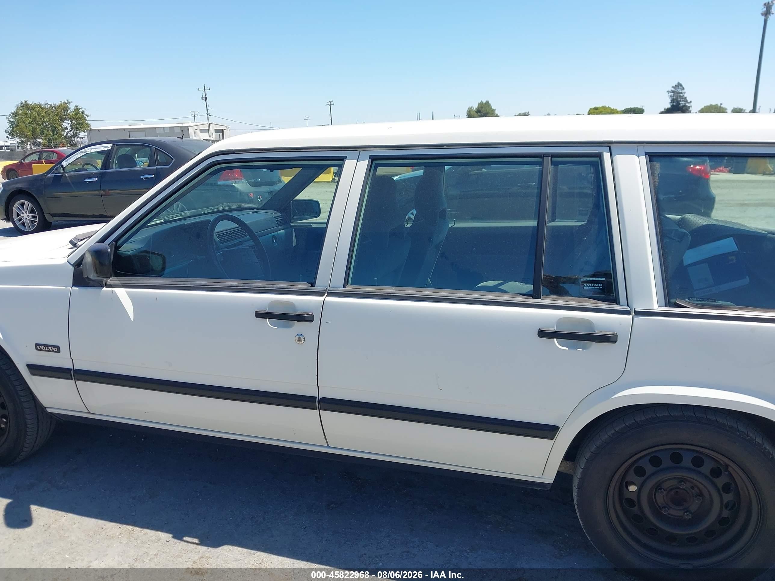 1994 Volvo 940   White vin: YV1JW8317R1110518
