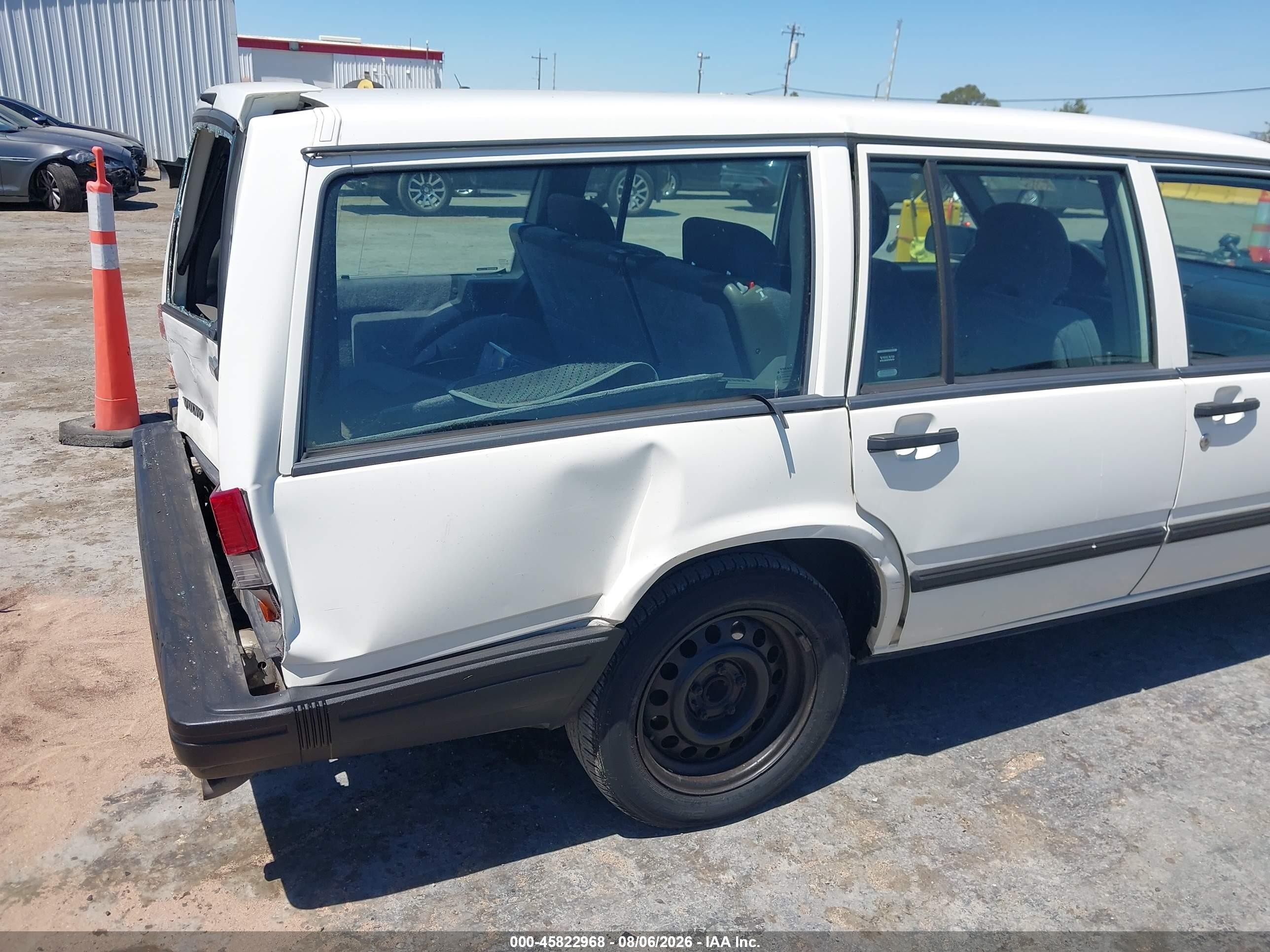 1994 Volvo 940   White vin: YV1JW8317R1110518