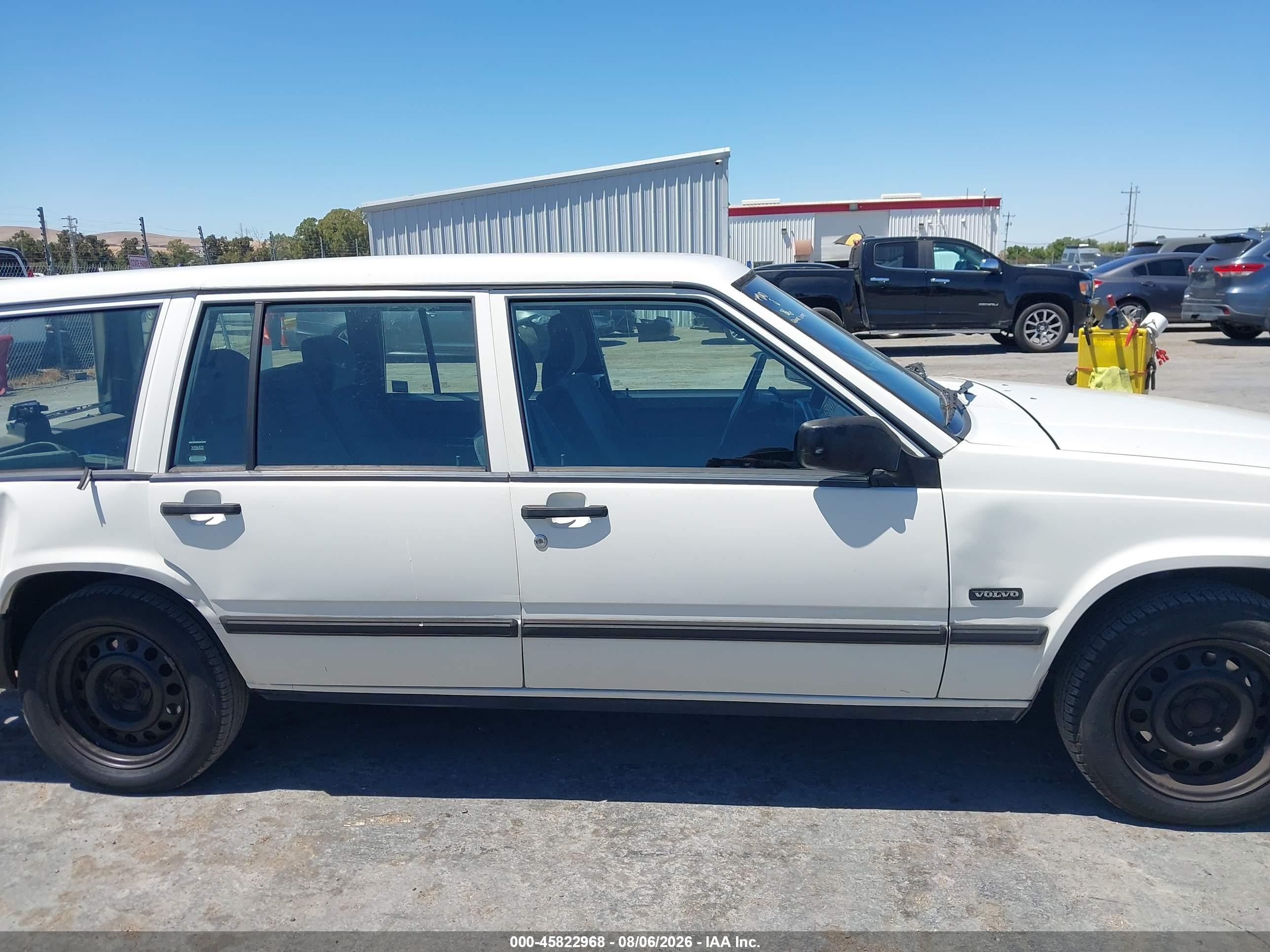 1994 Volvo 940   White vin: YV1JW8317R1110518
