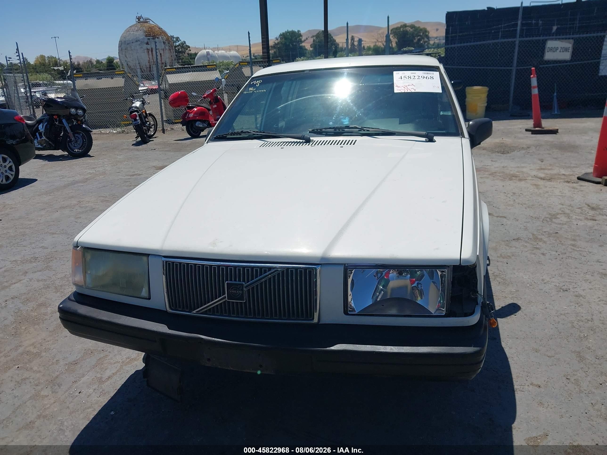 1994 Volvo 940   White vin: YV1JW8317R1110518