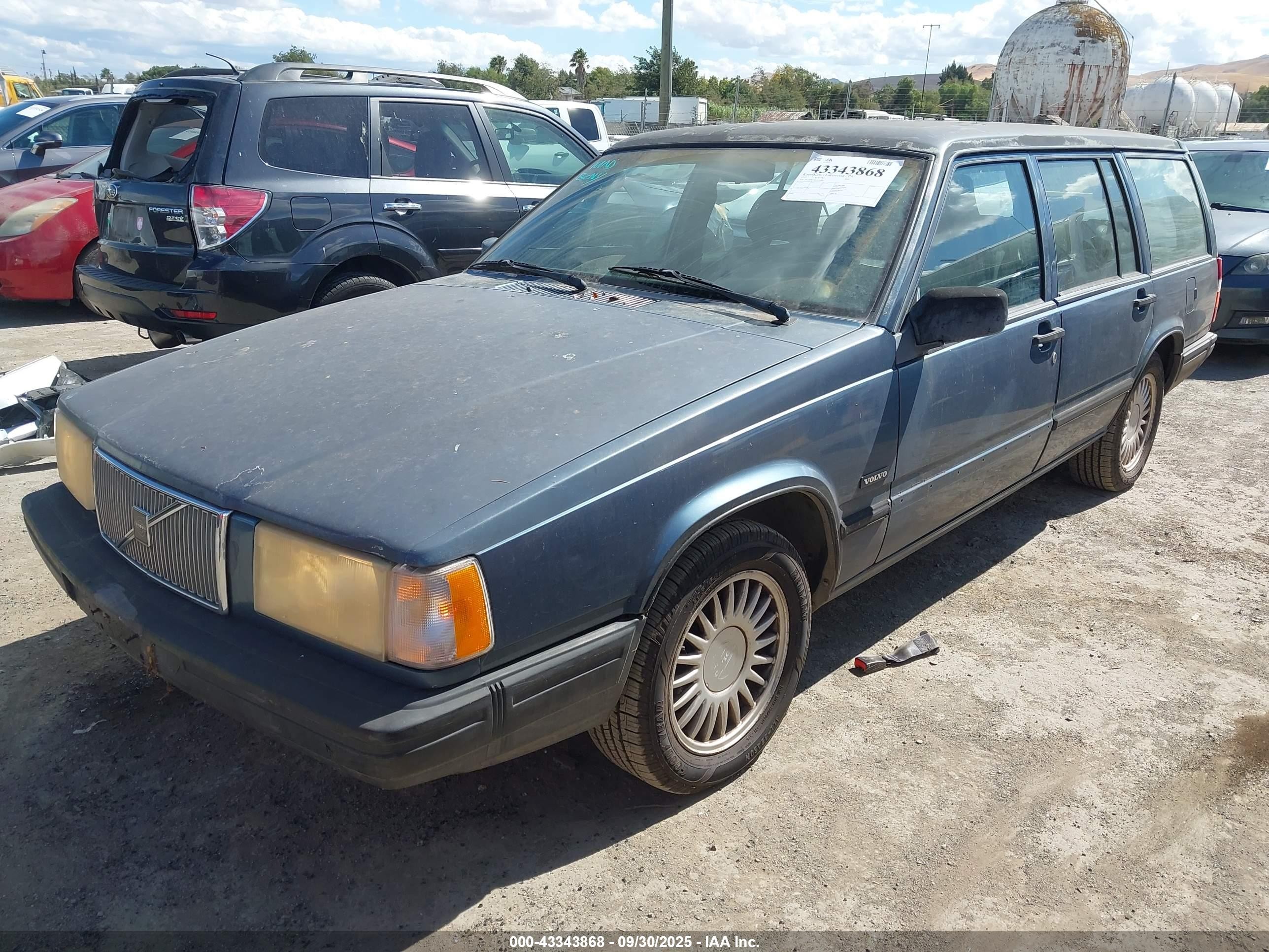1993 Volvo 940   Blue vin: YV1JW8318P1076988