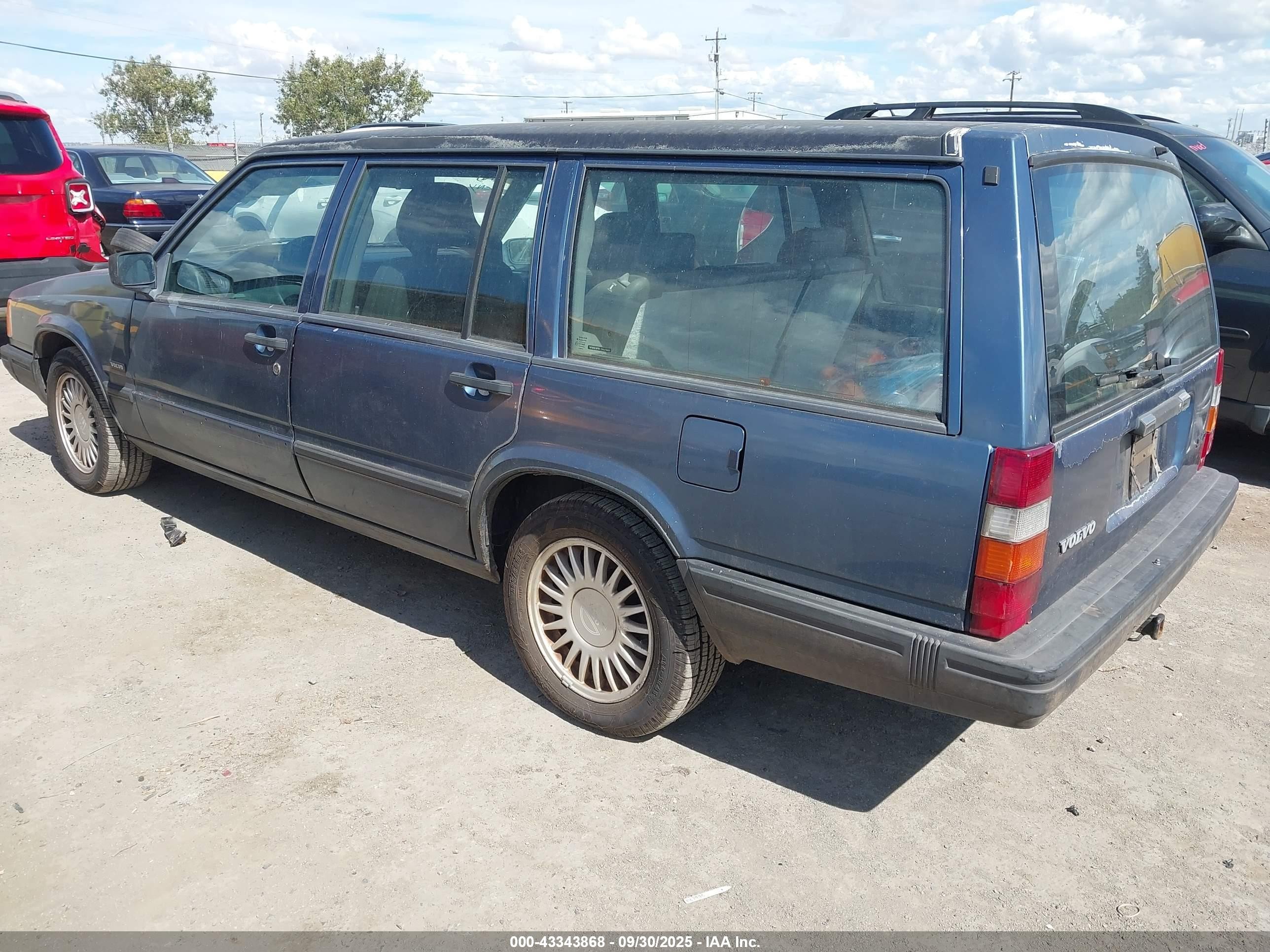 1993 Volvo 940   Blue vin: YV1JW8318P1076988