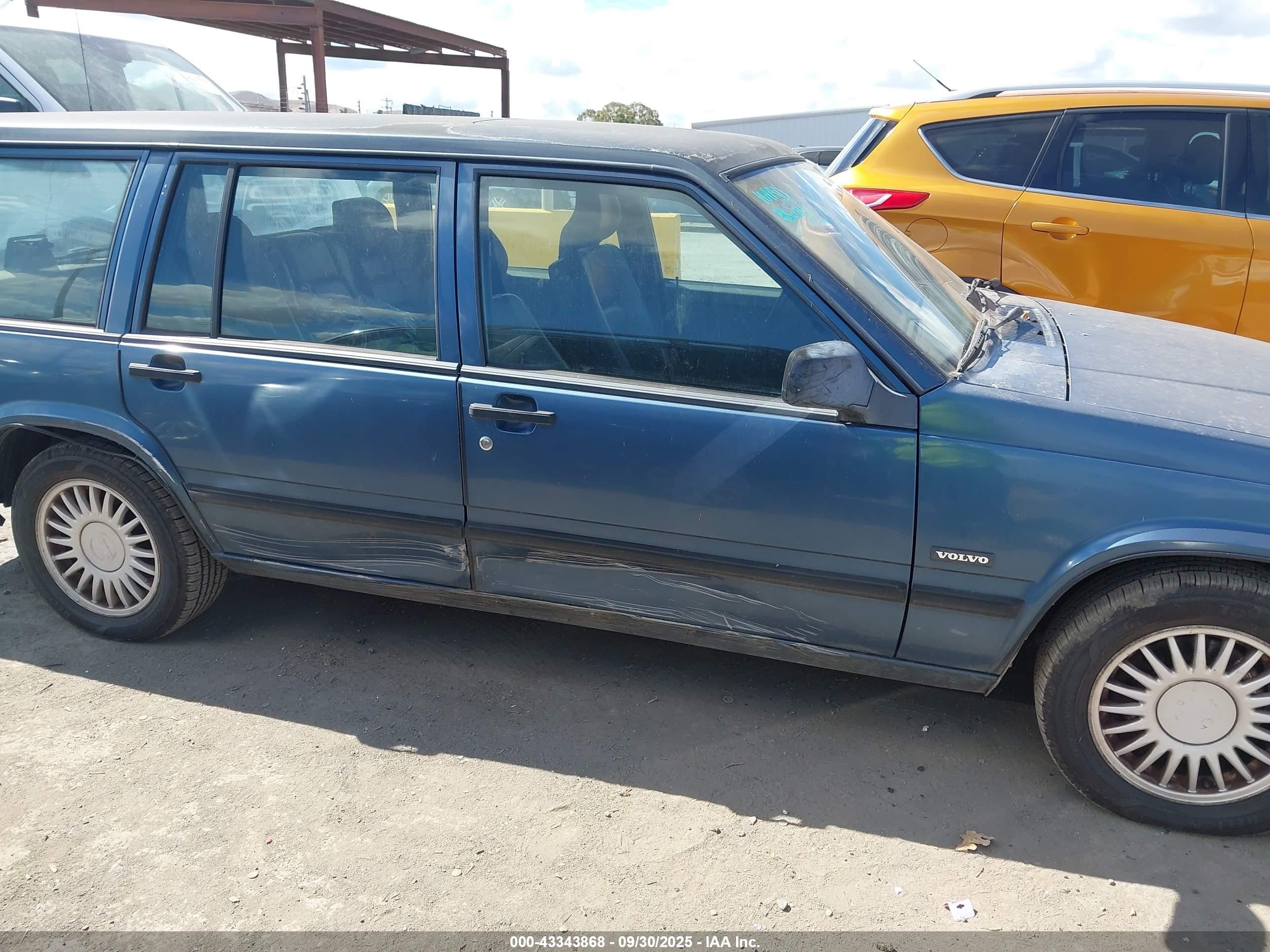 1993 Volvo 940   Blue vin: YV1JW8318P1076988