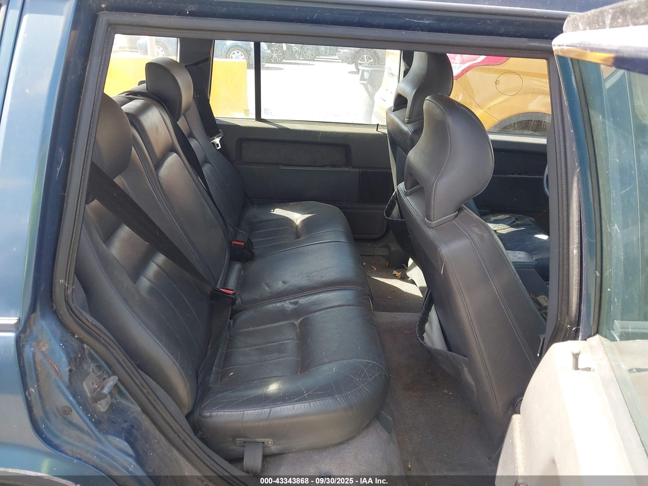 1993 Volvo 940   Blue vin: YV1JW8318P1076988