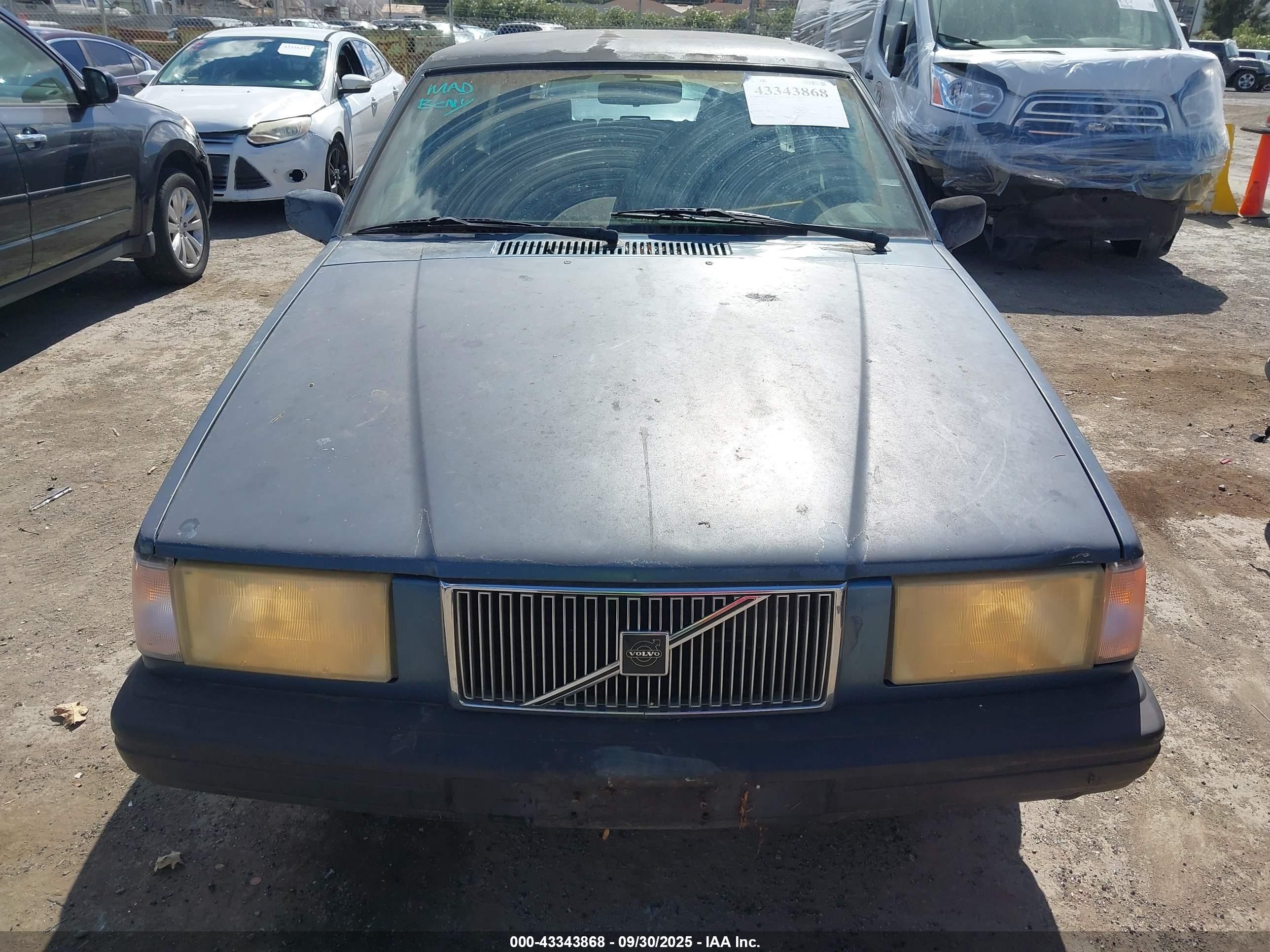 1993 Volvo 940   Blue vin: YV1JW8318P1076988