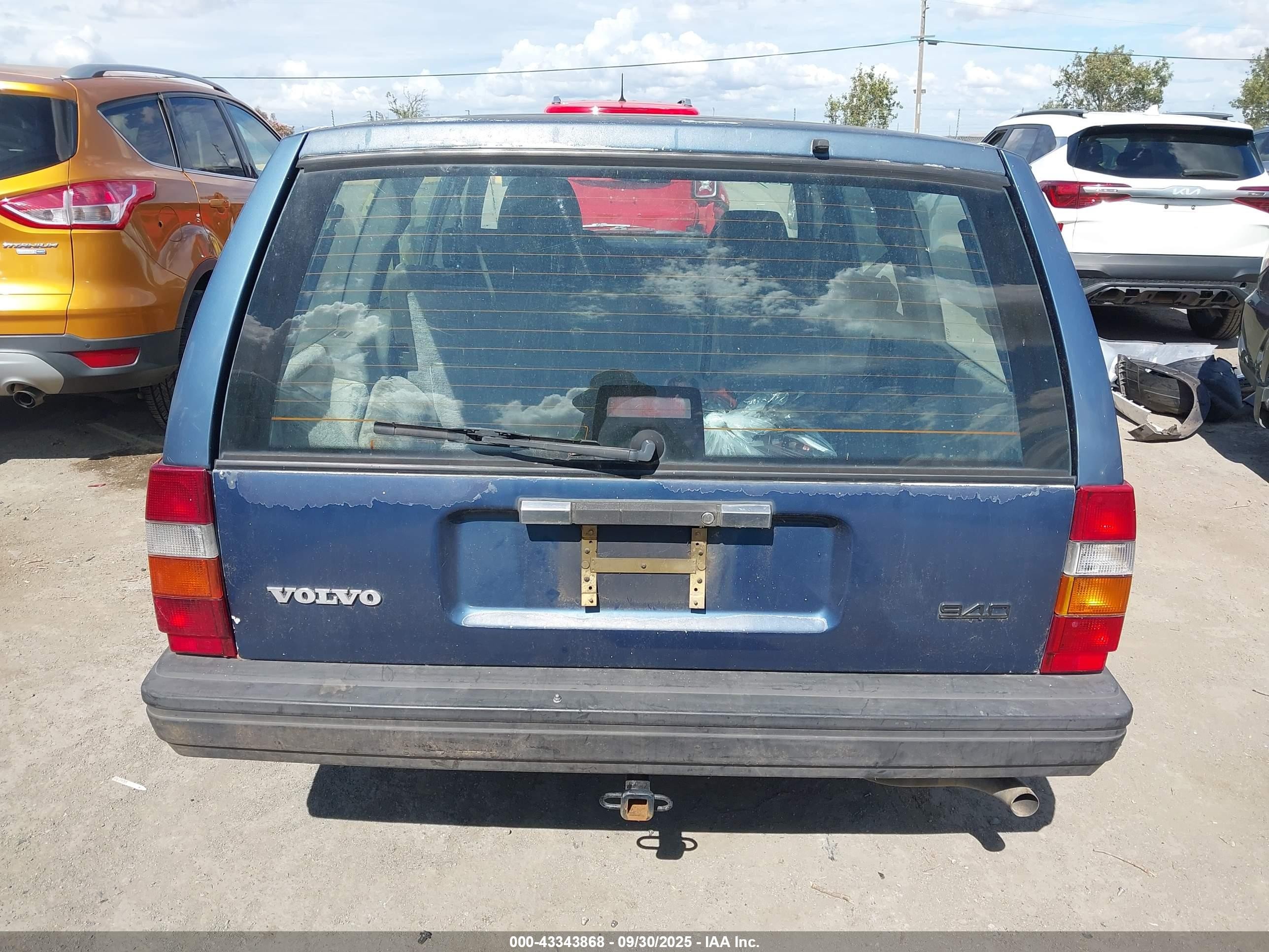 1993 Volvo 940   Blue vin: YV1JW8318P1076988