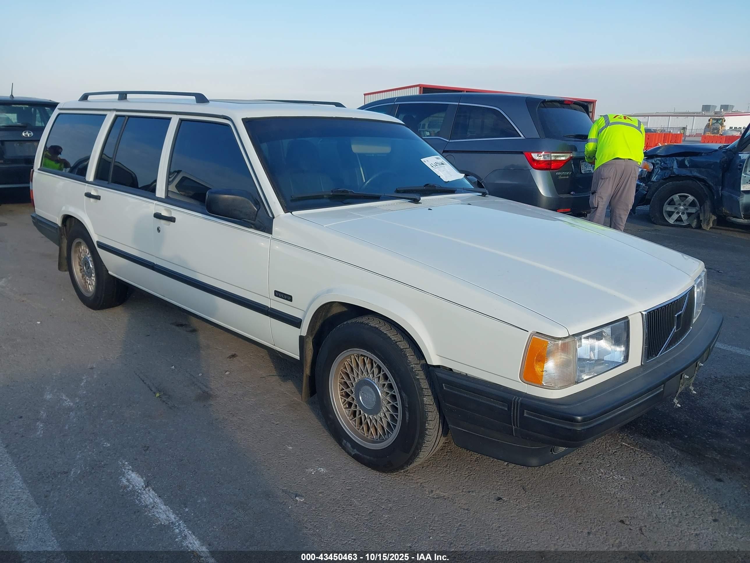 1995 Volvo 940   White vin: YV1JW8610S1136718